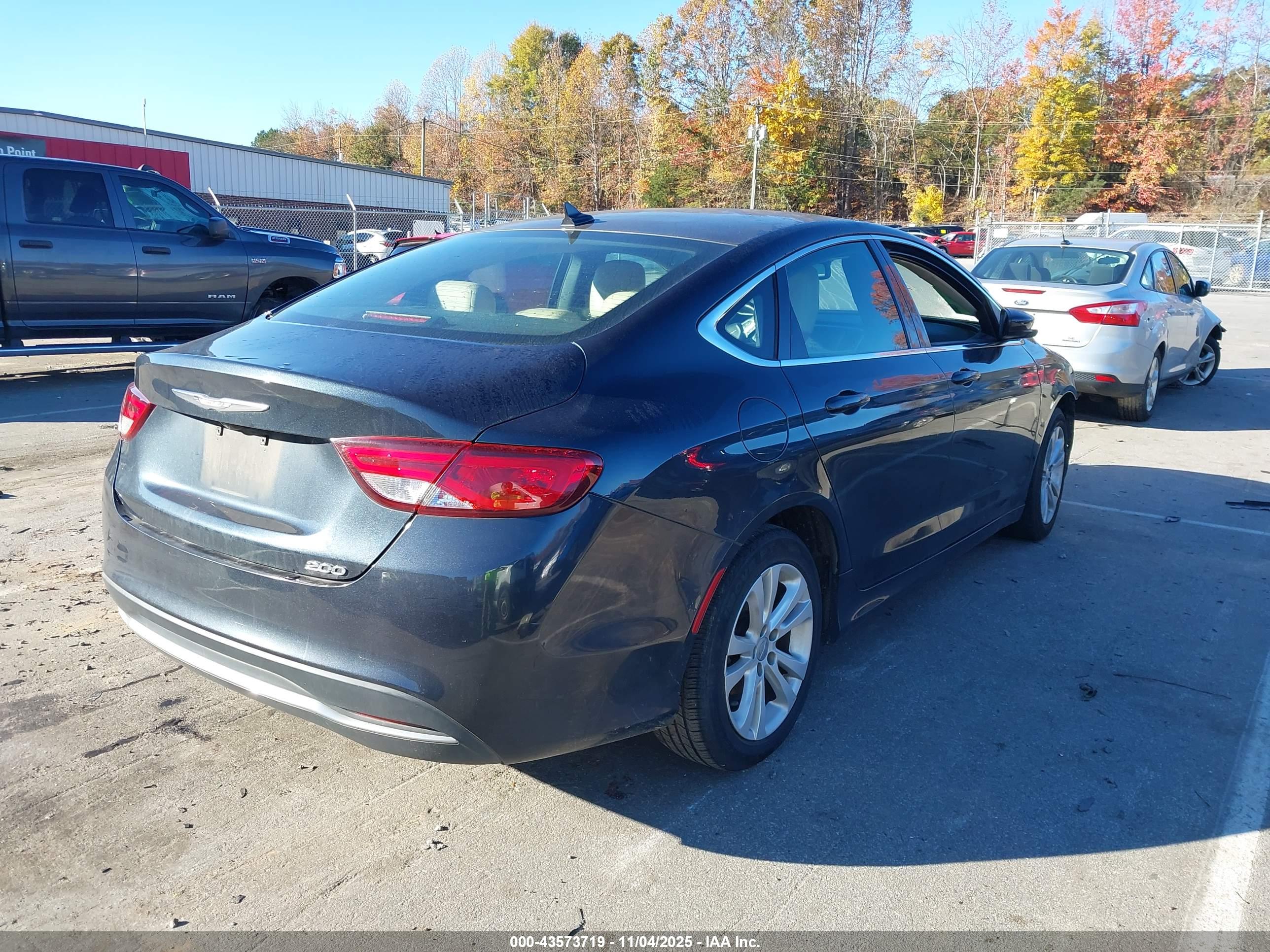CHRYSLER 200 image 4