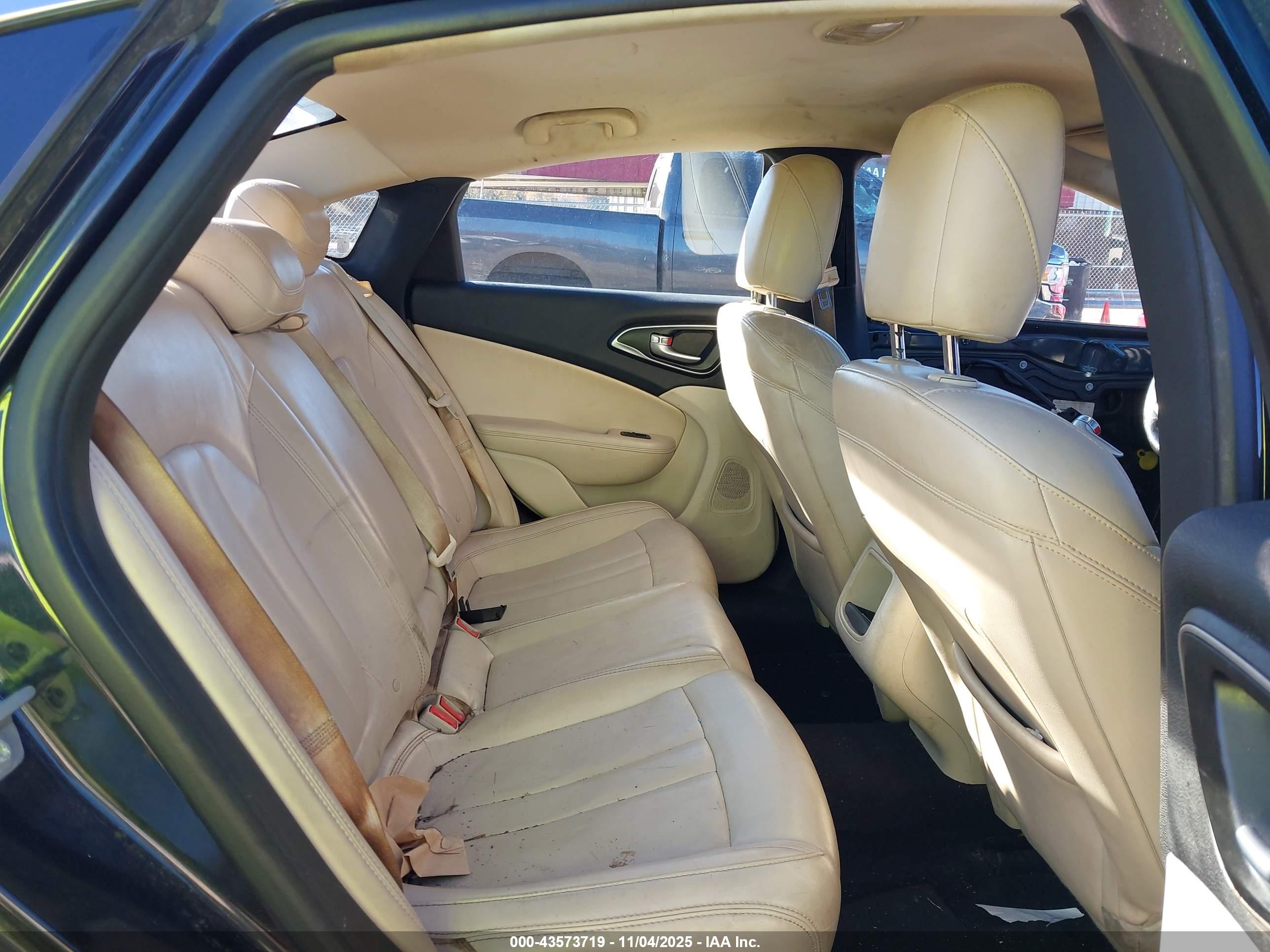 CHRYSLER 200 image 8