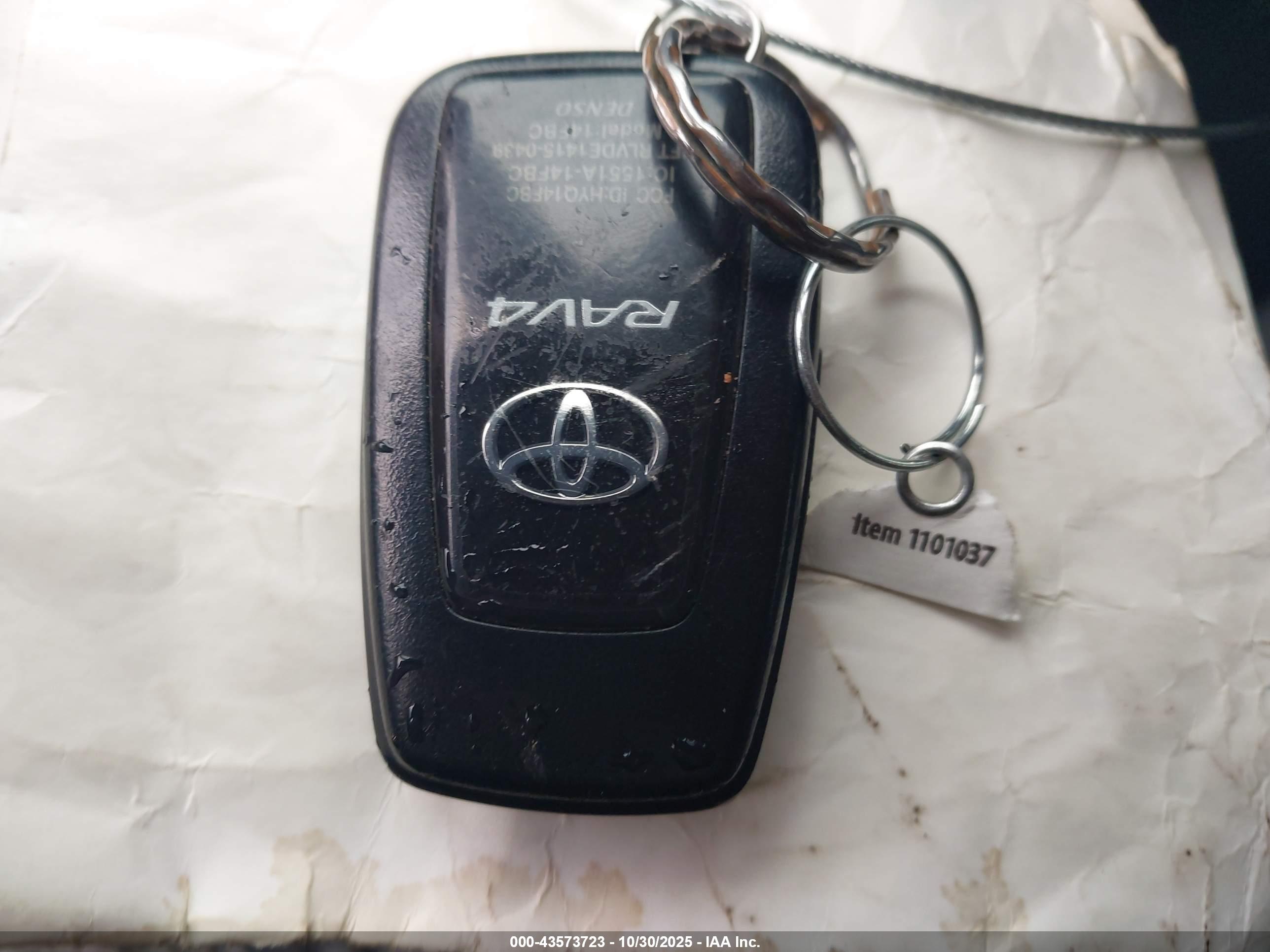 TOYOTA RAV4 image 11