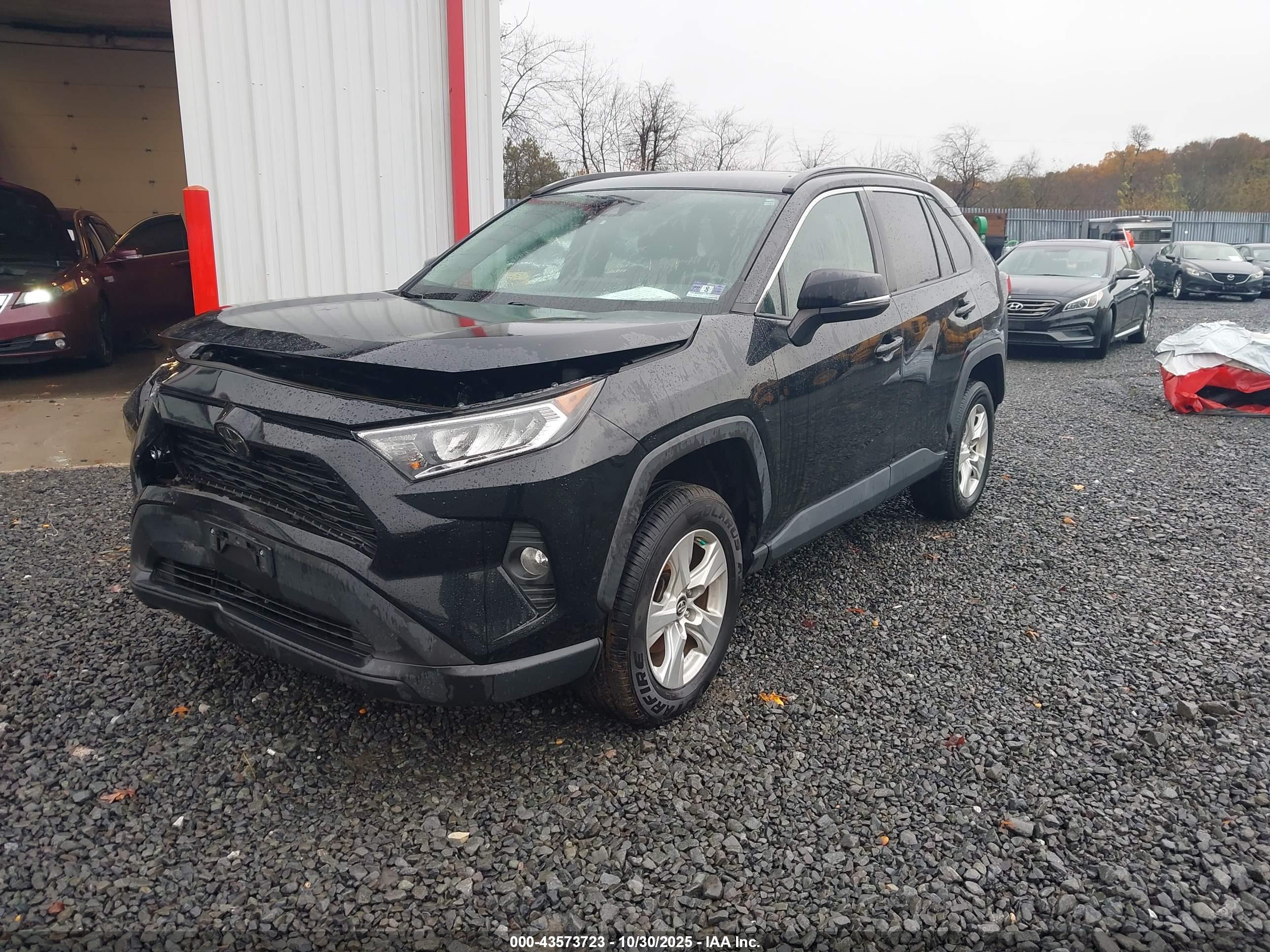 TOYOTA RAV4 image 2