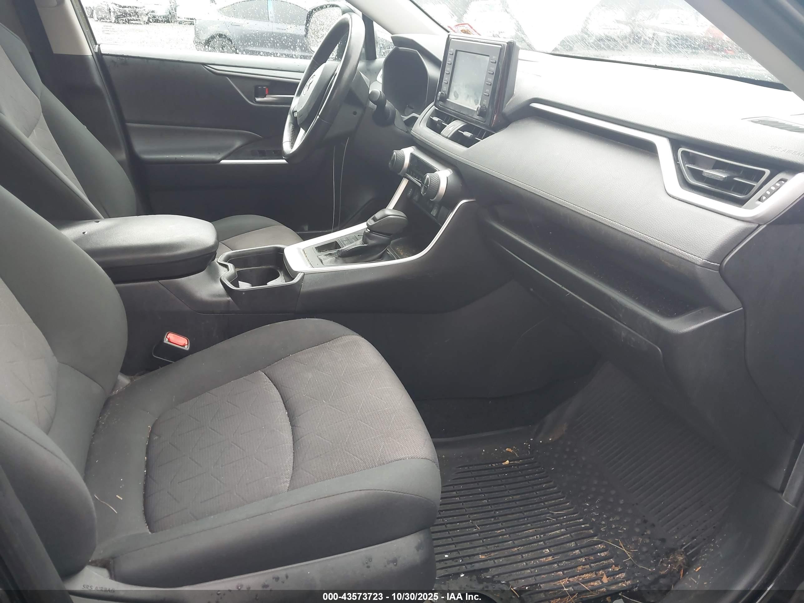 TOYOTA RAV4 image 5