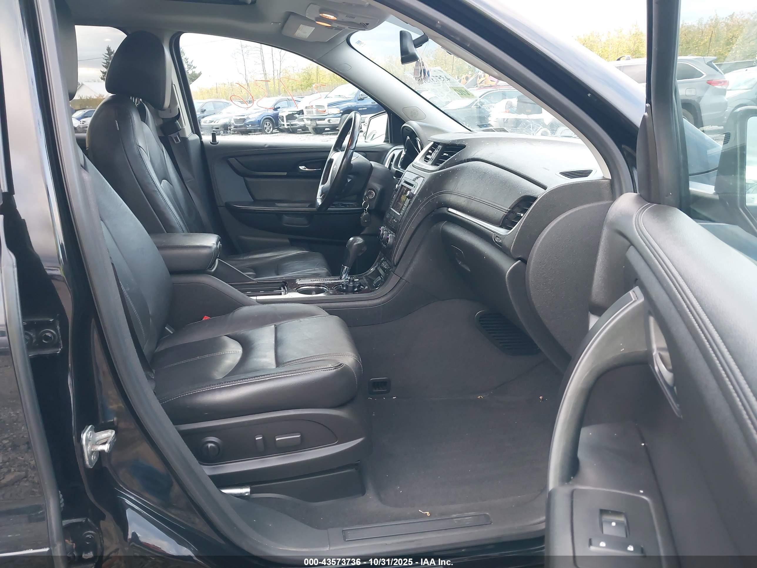 CHEVROLET TRAVERSE image 5