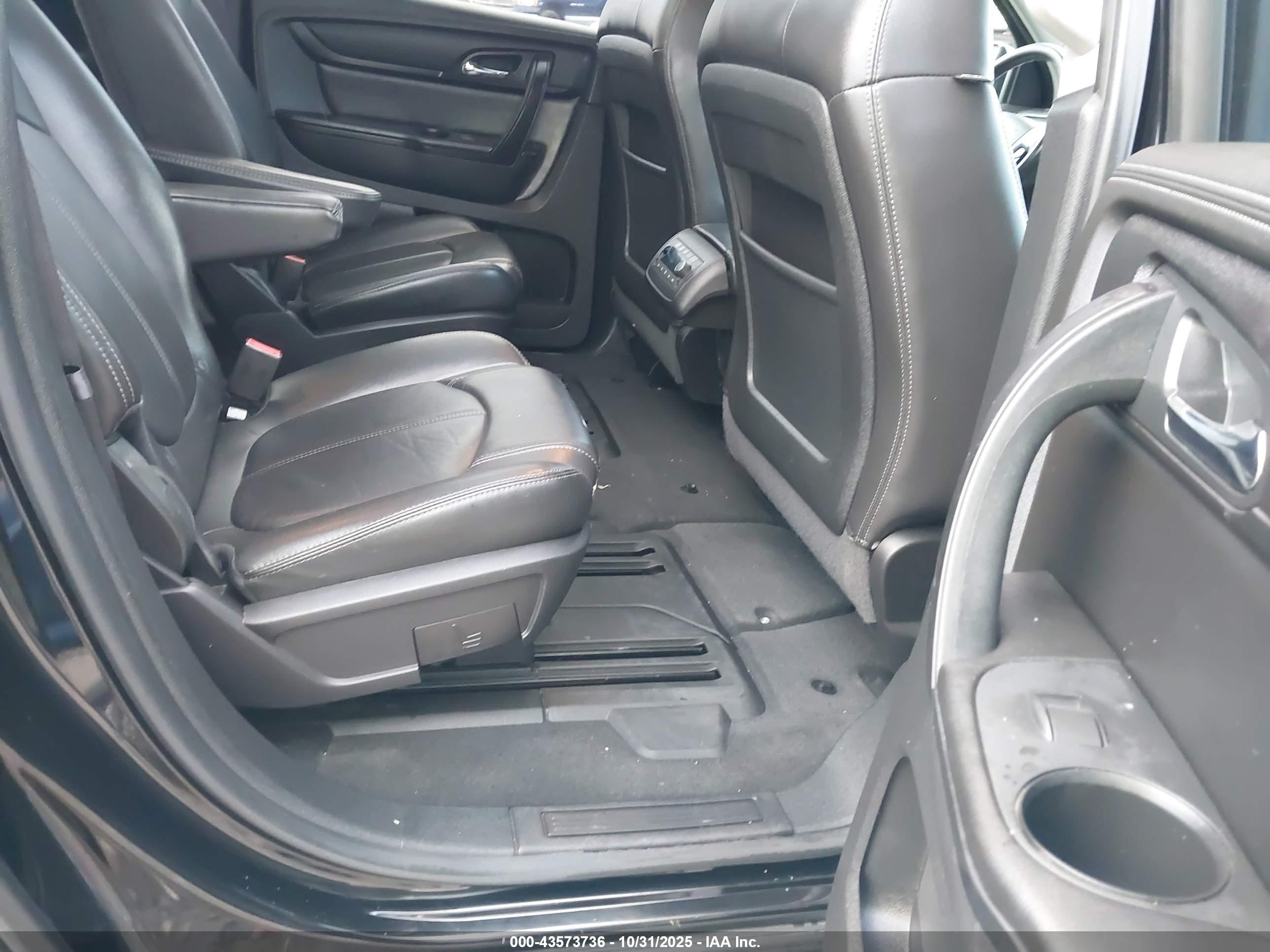 CHEVROLET TRAVERSE image 8