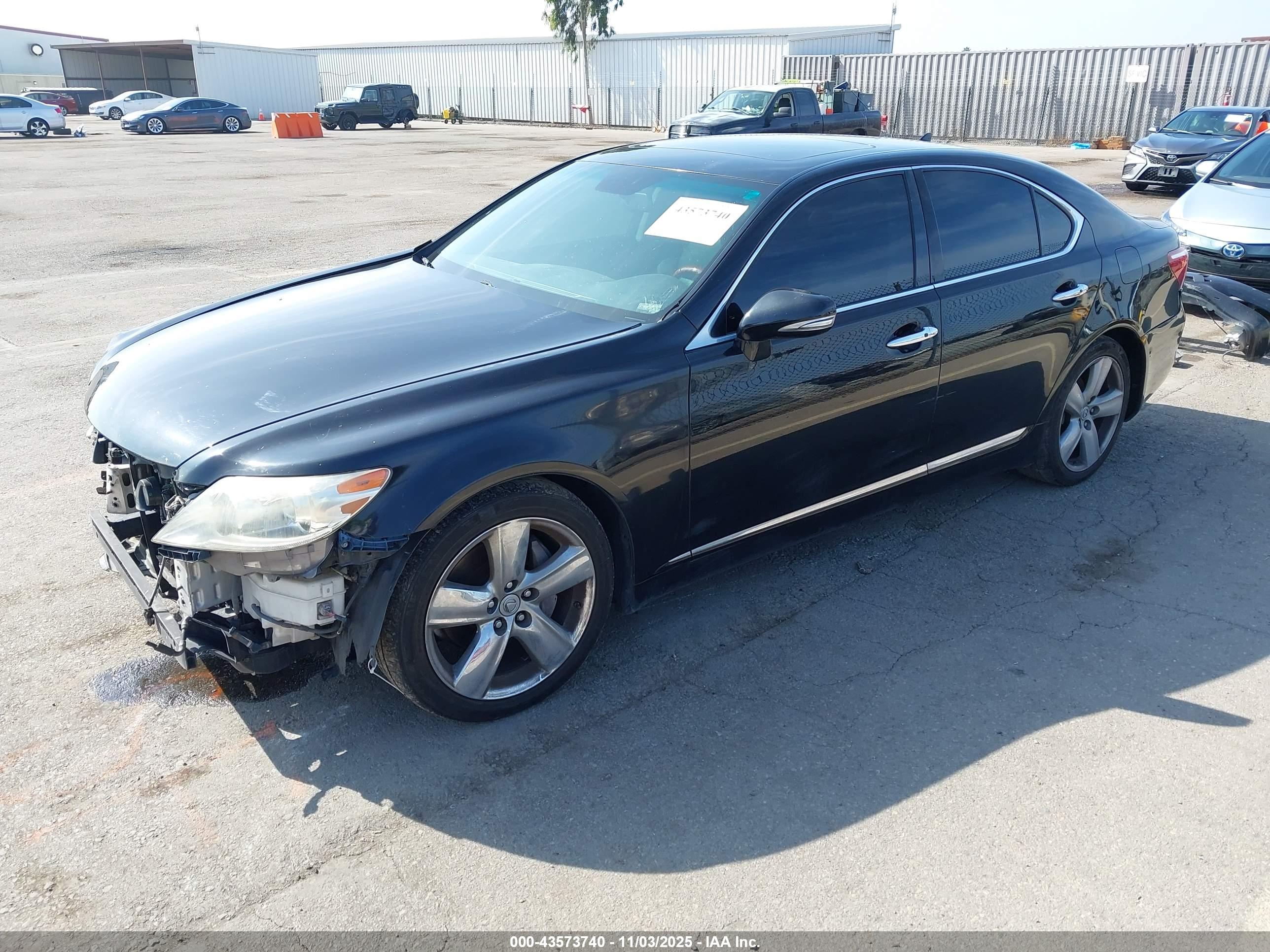 LEXUS LS image 2
