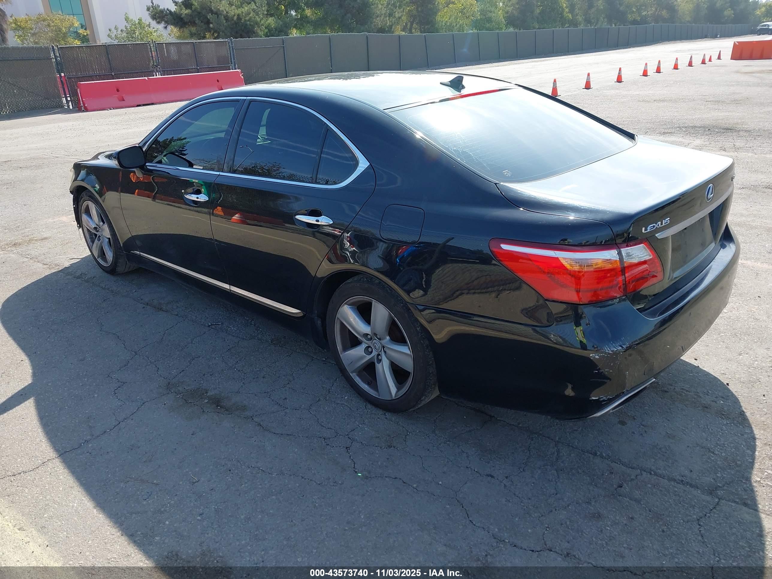 LEXUS LS image 3