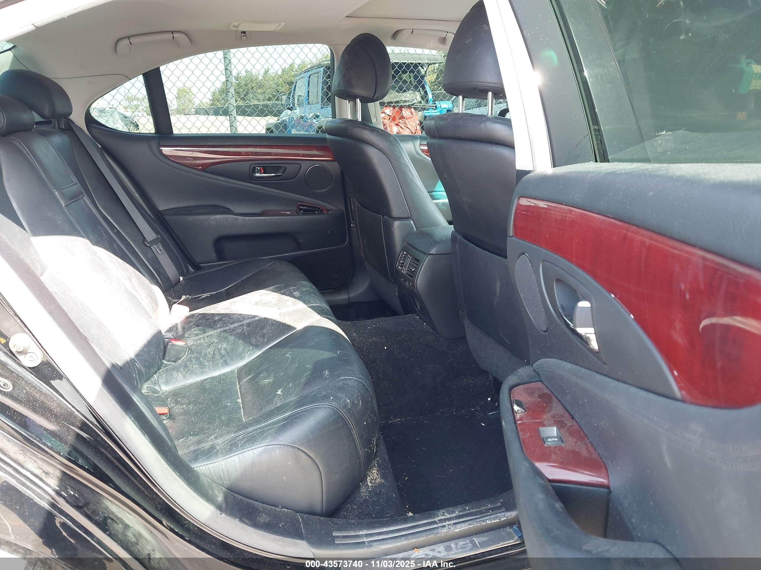 LEXUS LS image 8
