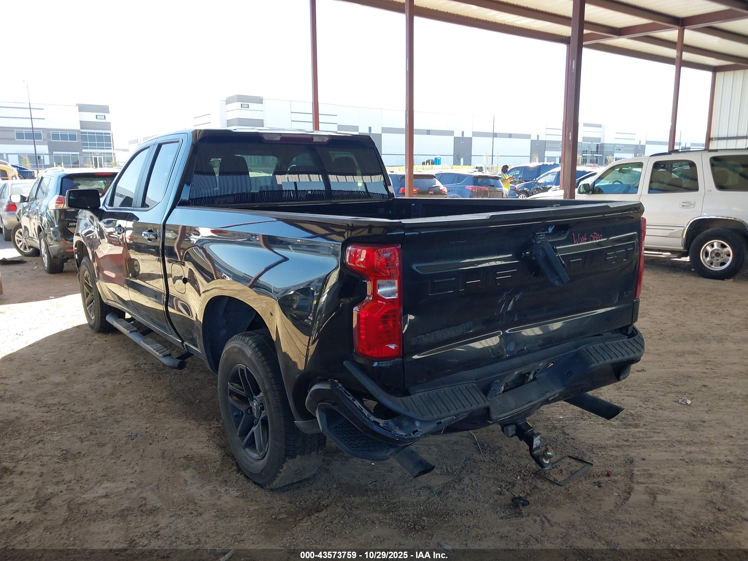 CHEVROLET SILVERADO image 3