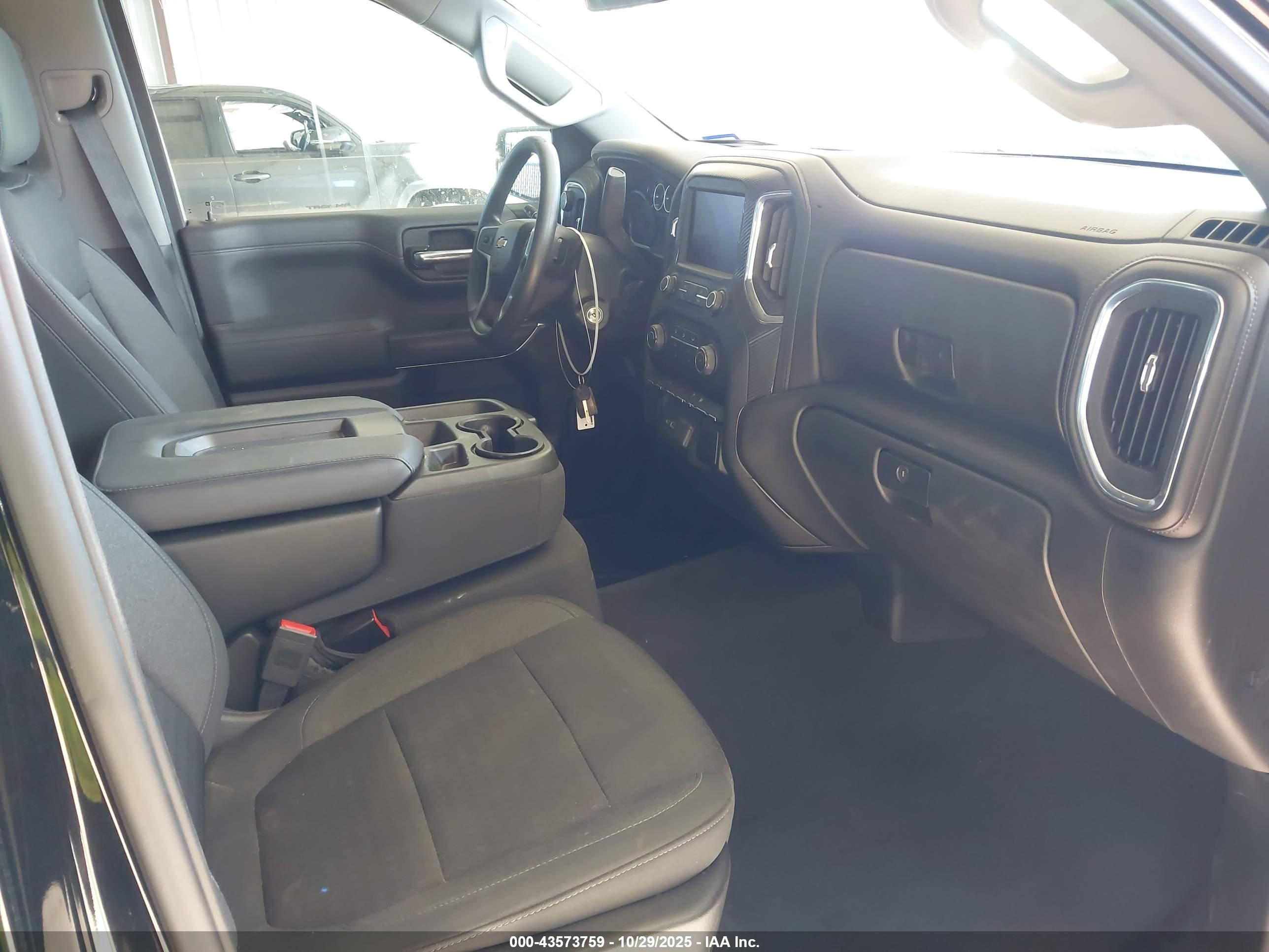 CHEVROLET SILVERADO image 5