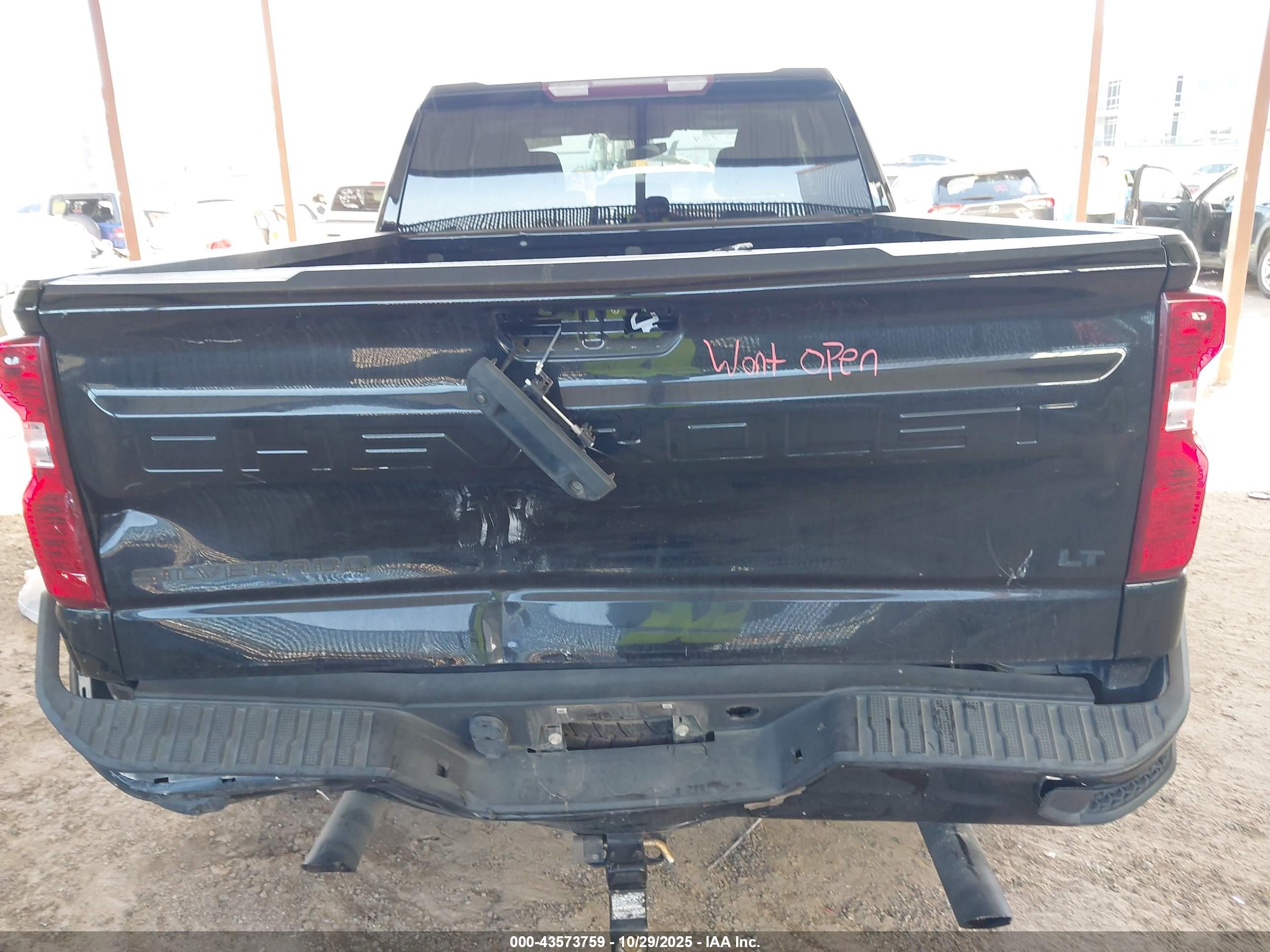 CHEVROLET SILVERADO image 6