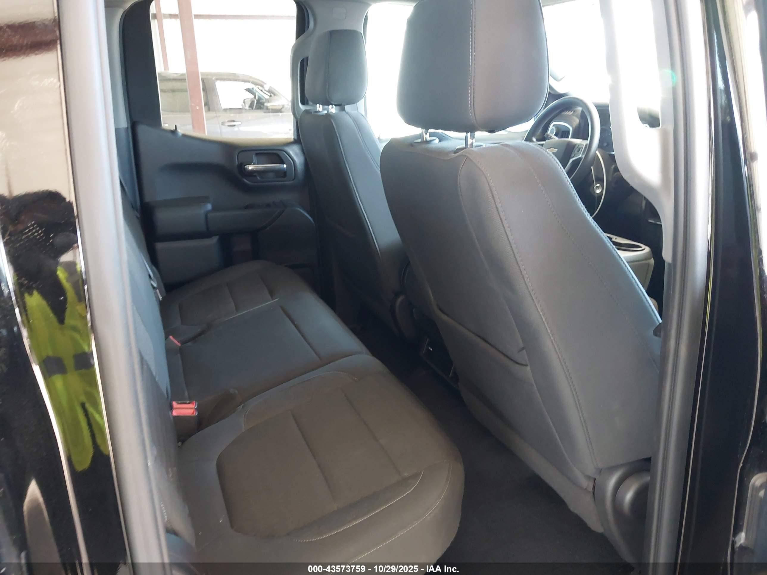 CHEVROLET SILVERADO image 8