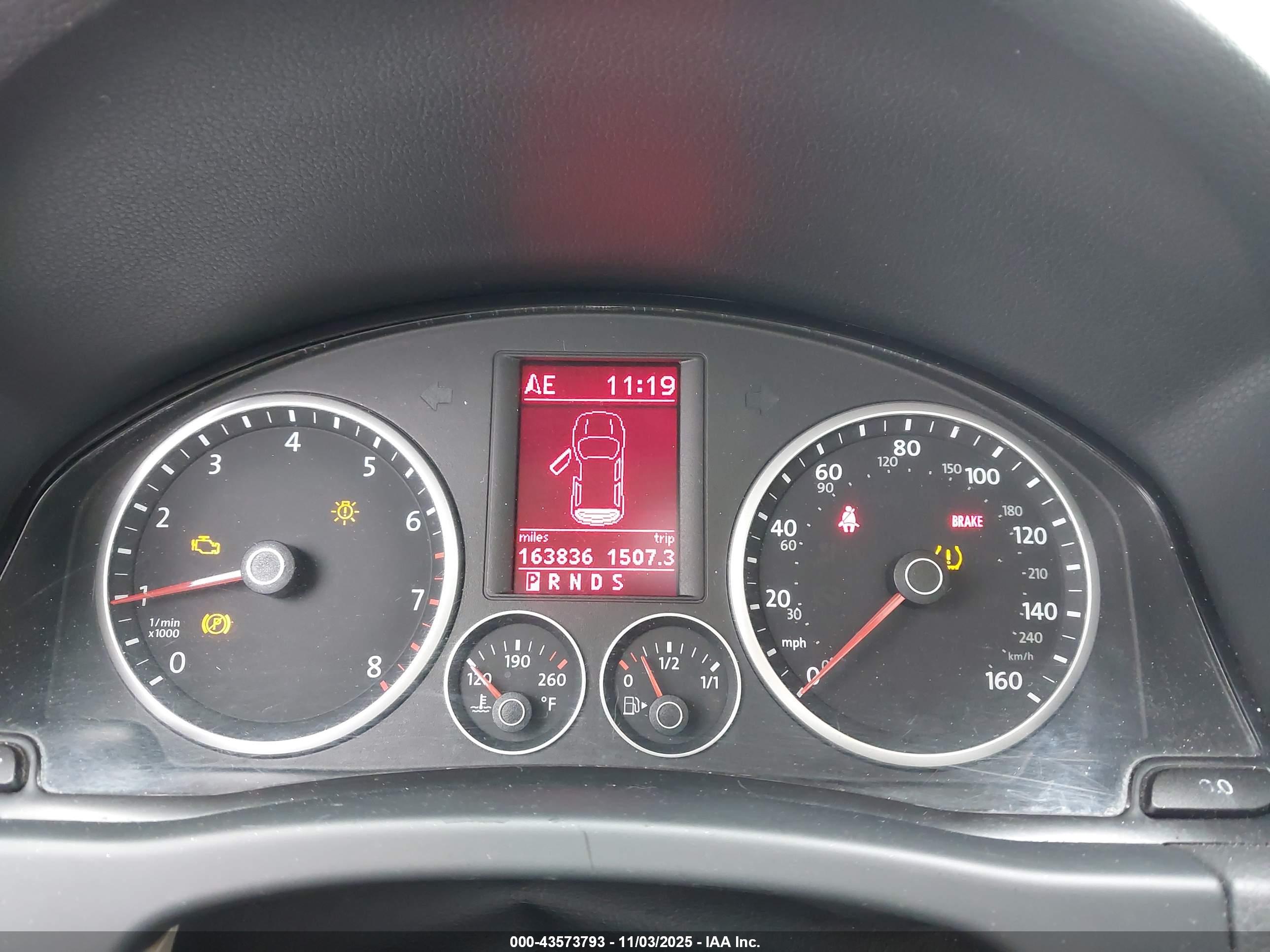 VOLKSWAGEN TIGUAN image 7
