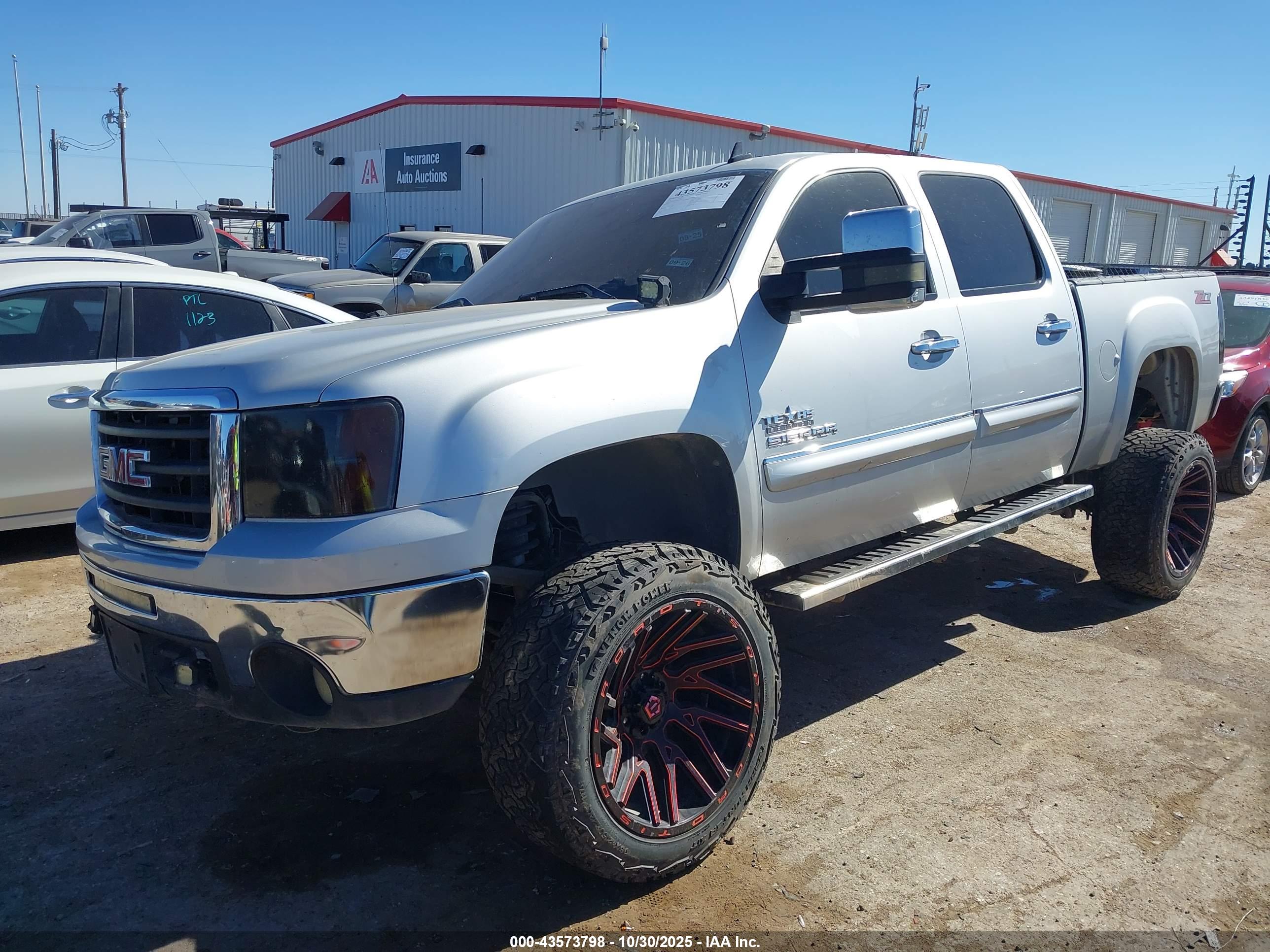 GMC SIERRA image 2