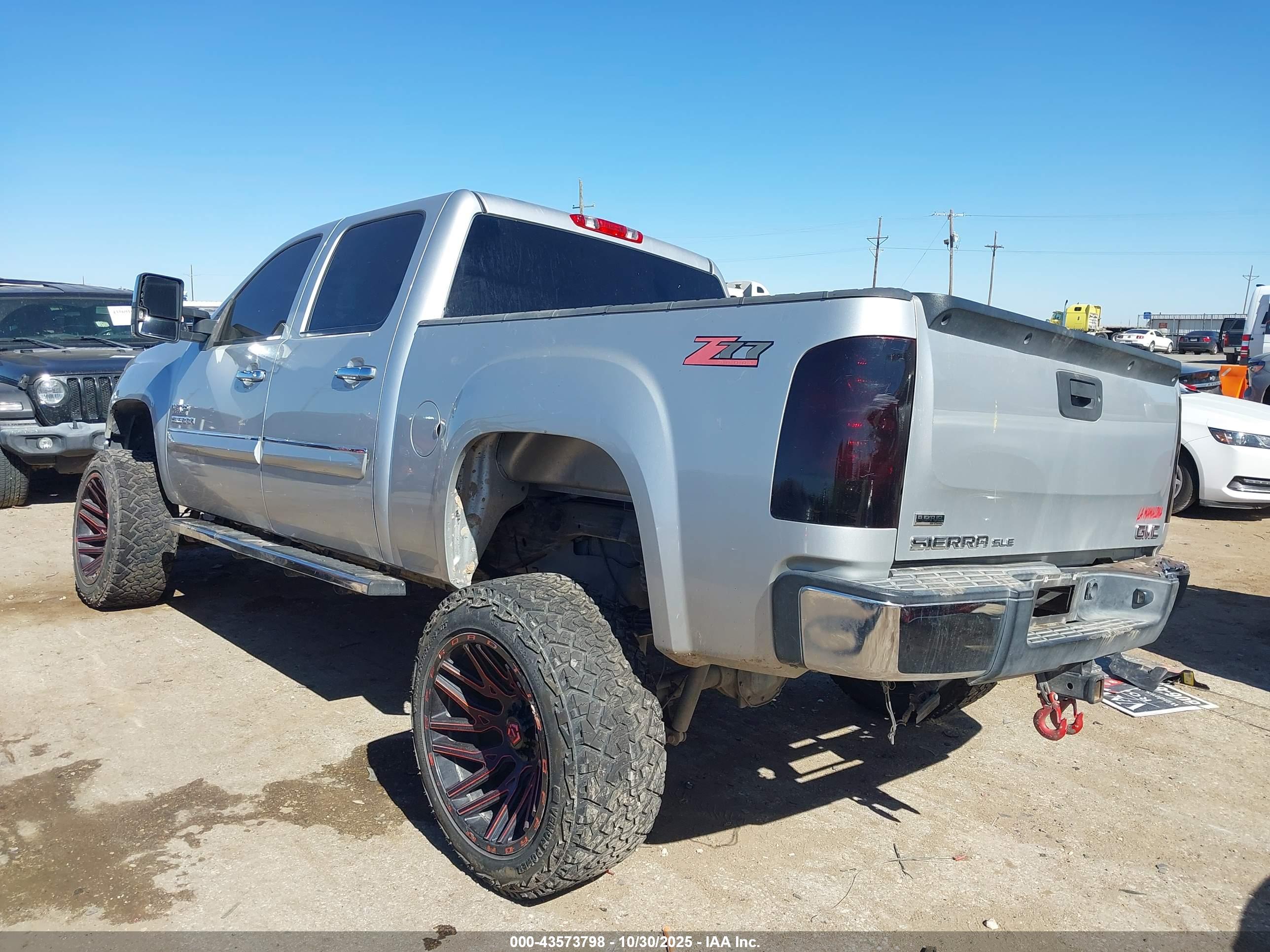 GMC SIERRA image 3