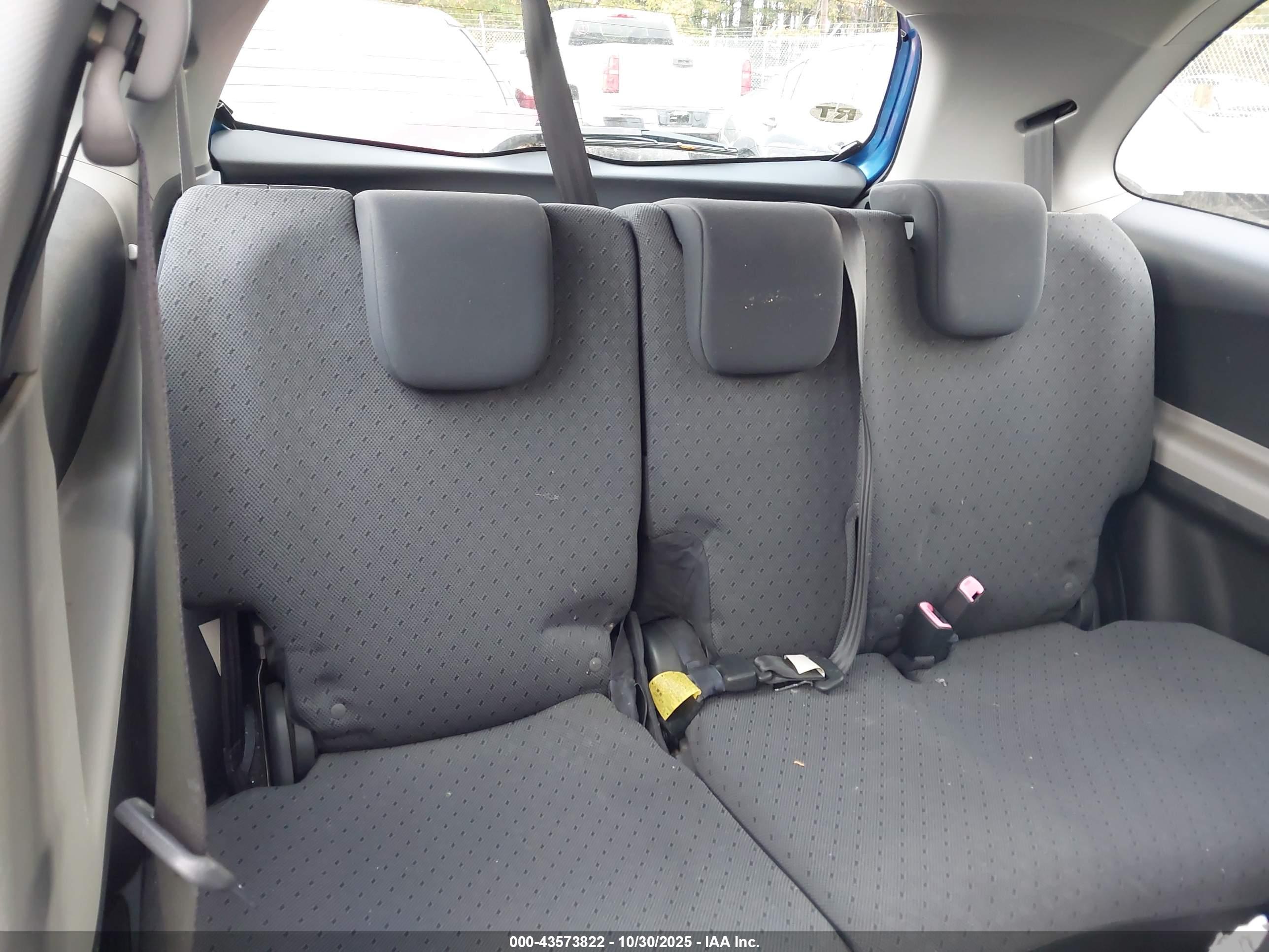 TOYOTA YARIS image 8