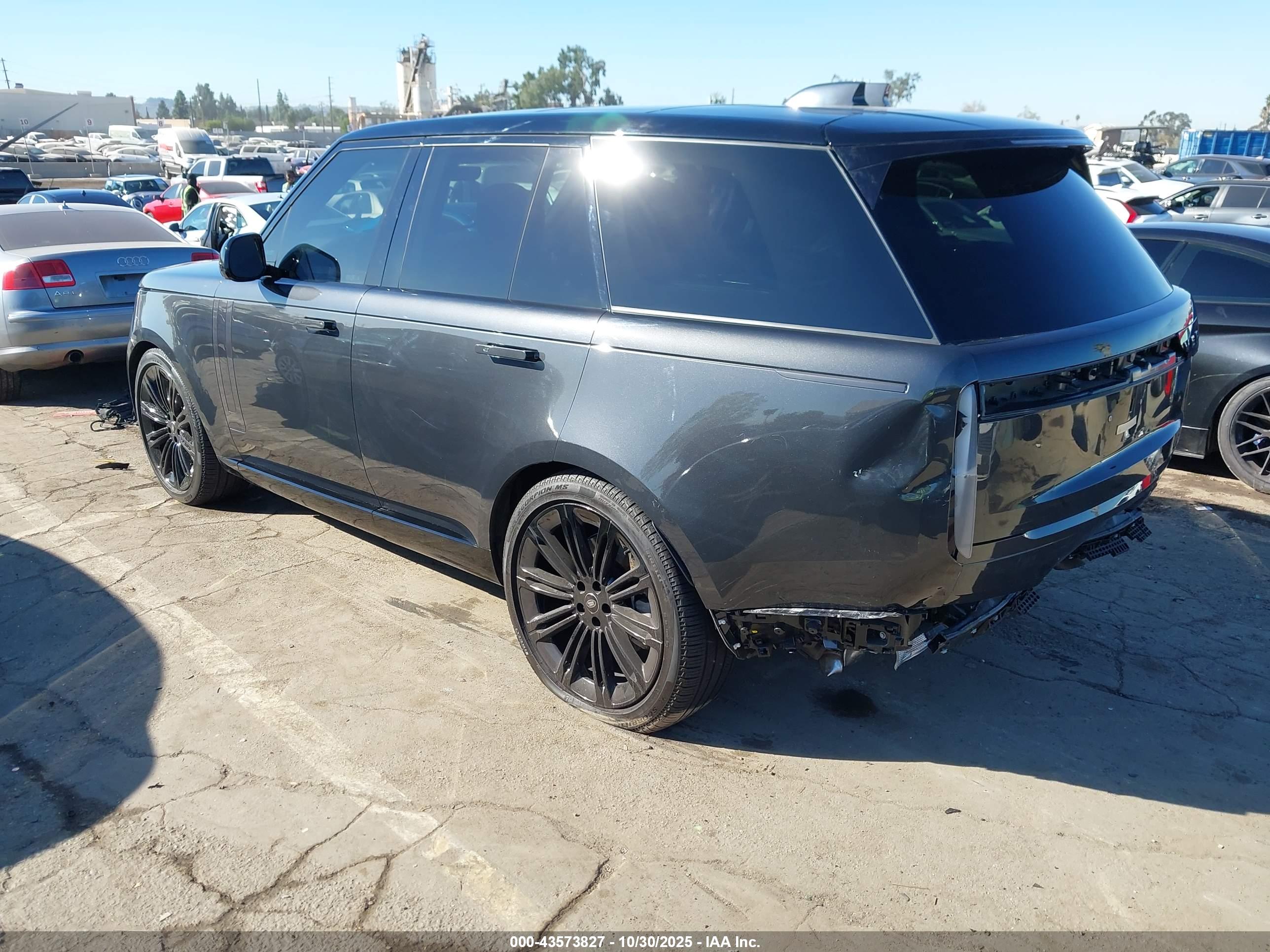 LAND ROVER image 3