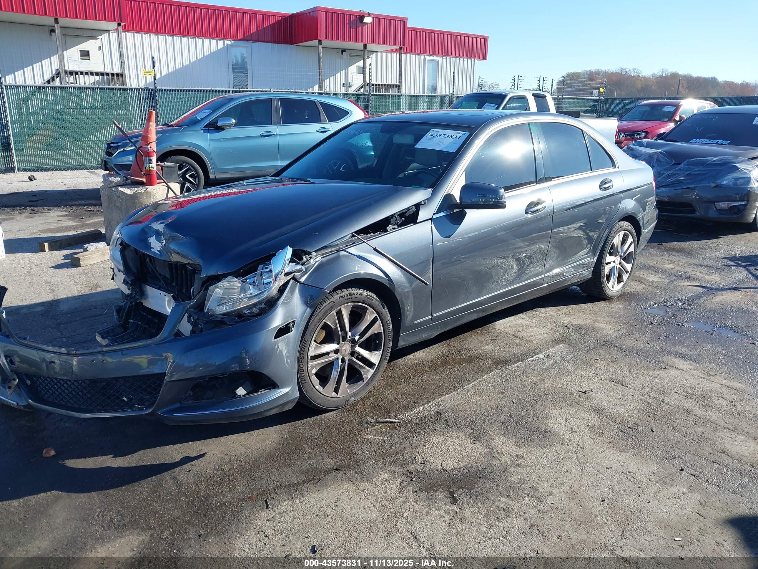 MERCEDES-BENZ C image 2
