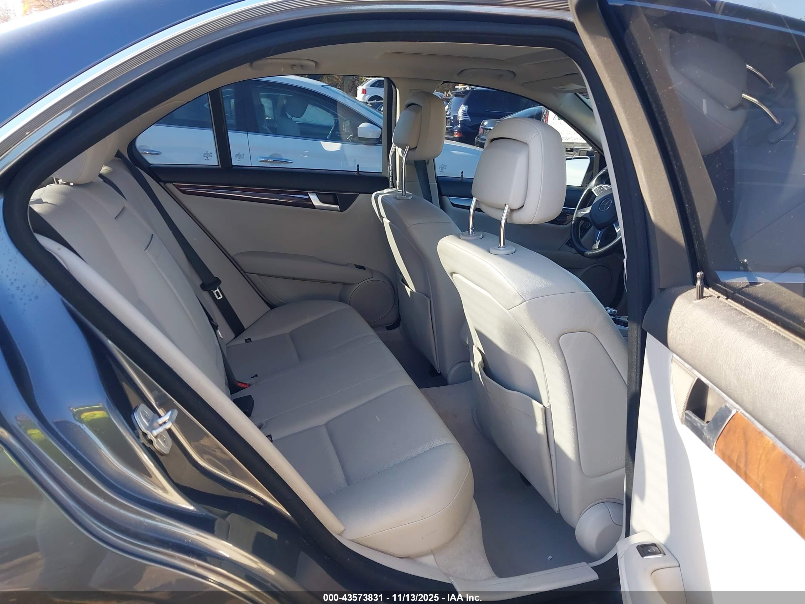 MERCEDES-BENZ C image 8