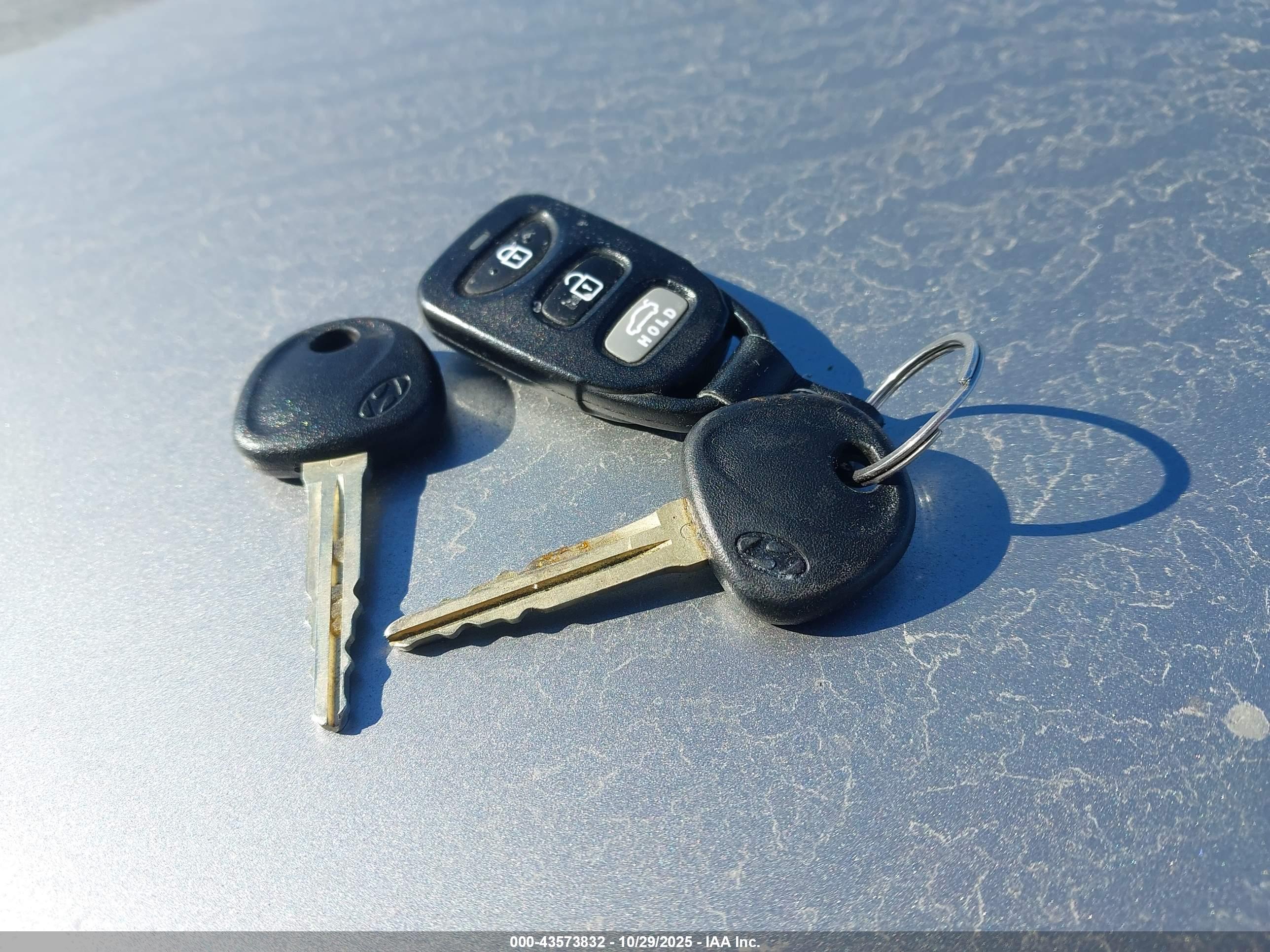 HYUNDAI ELANTRA image 11