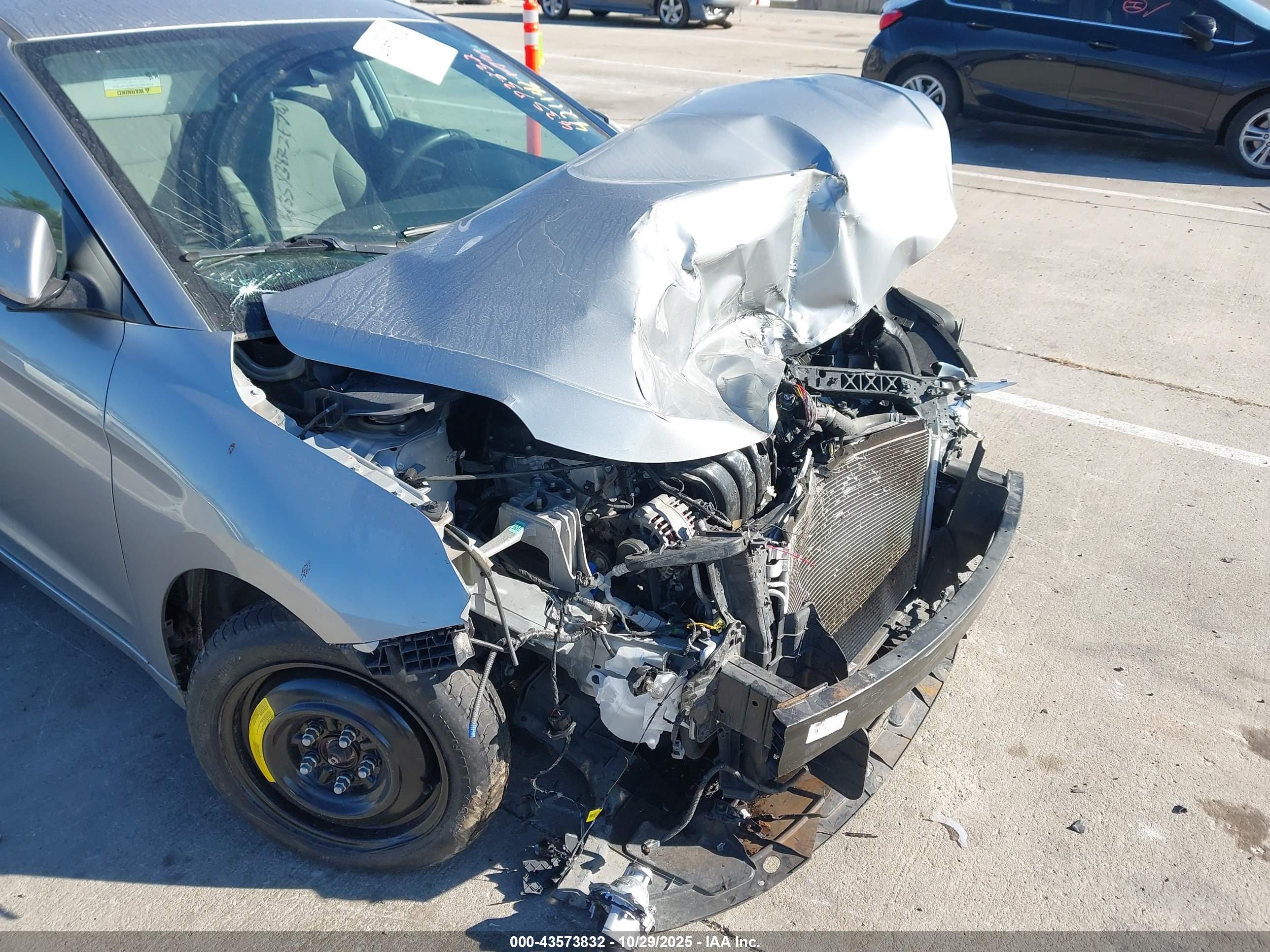 HYUNDAI ELANTRA image 6