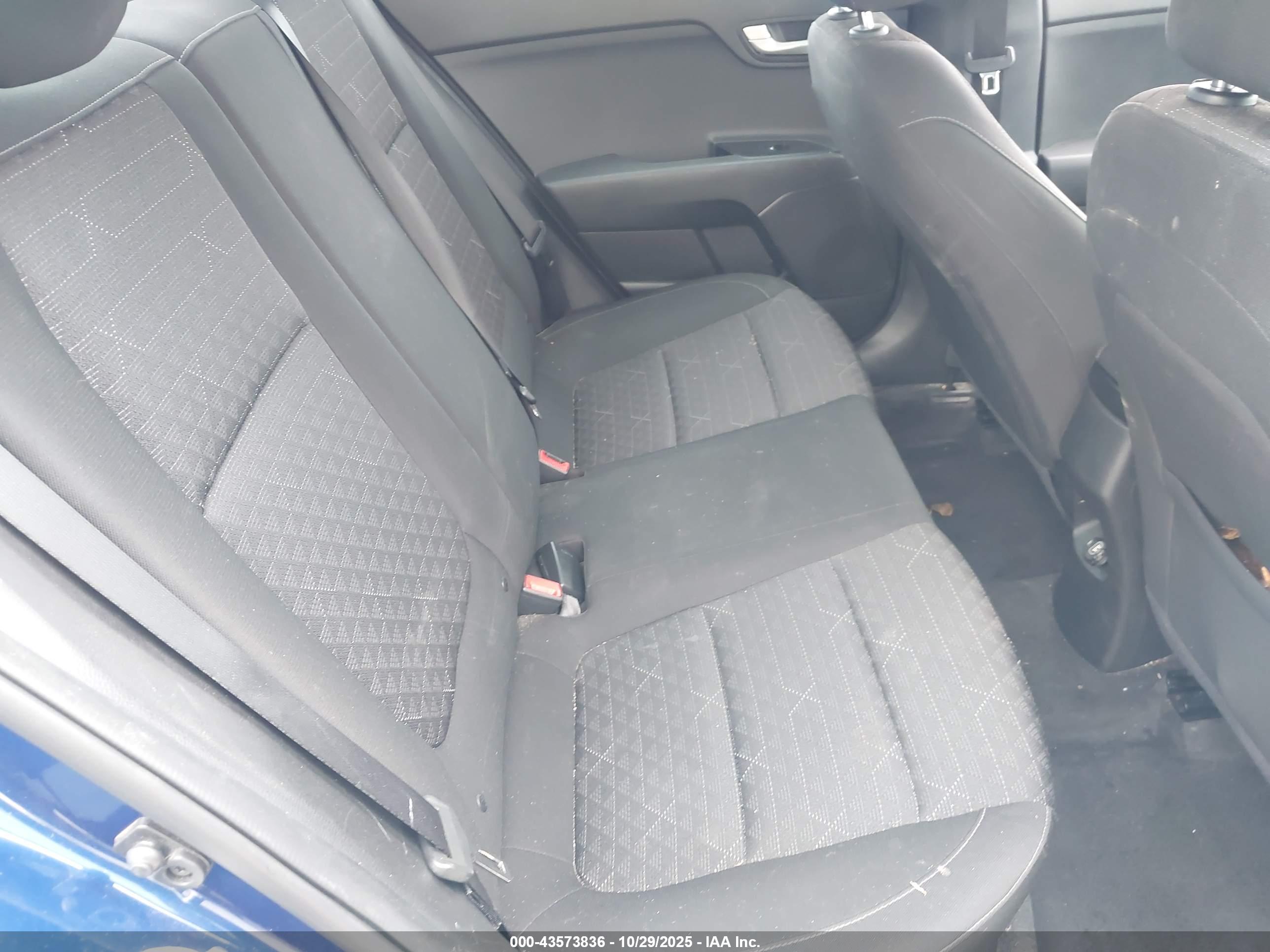 KIA RIO image 8