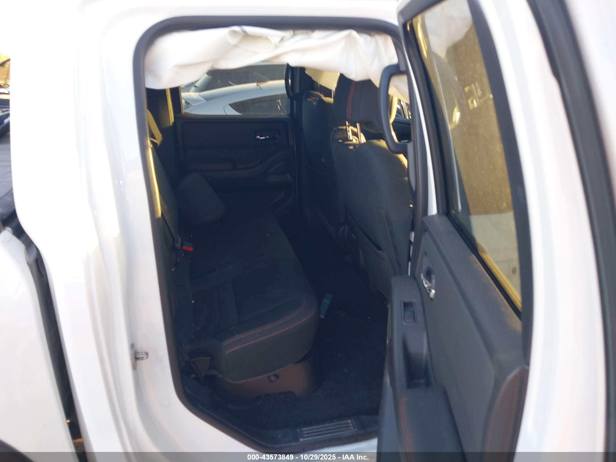 NISSAN FRONTIER image 8