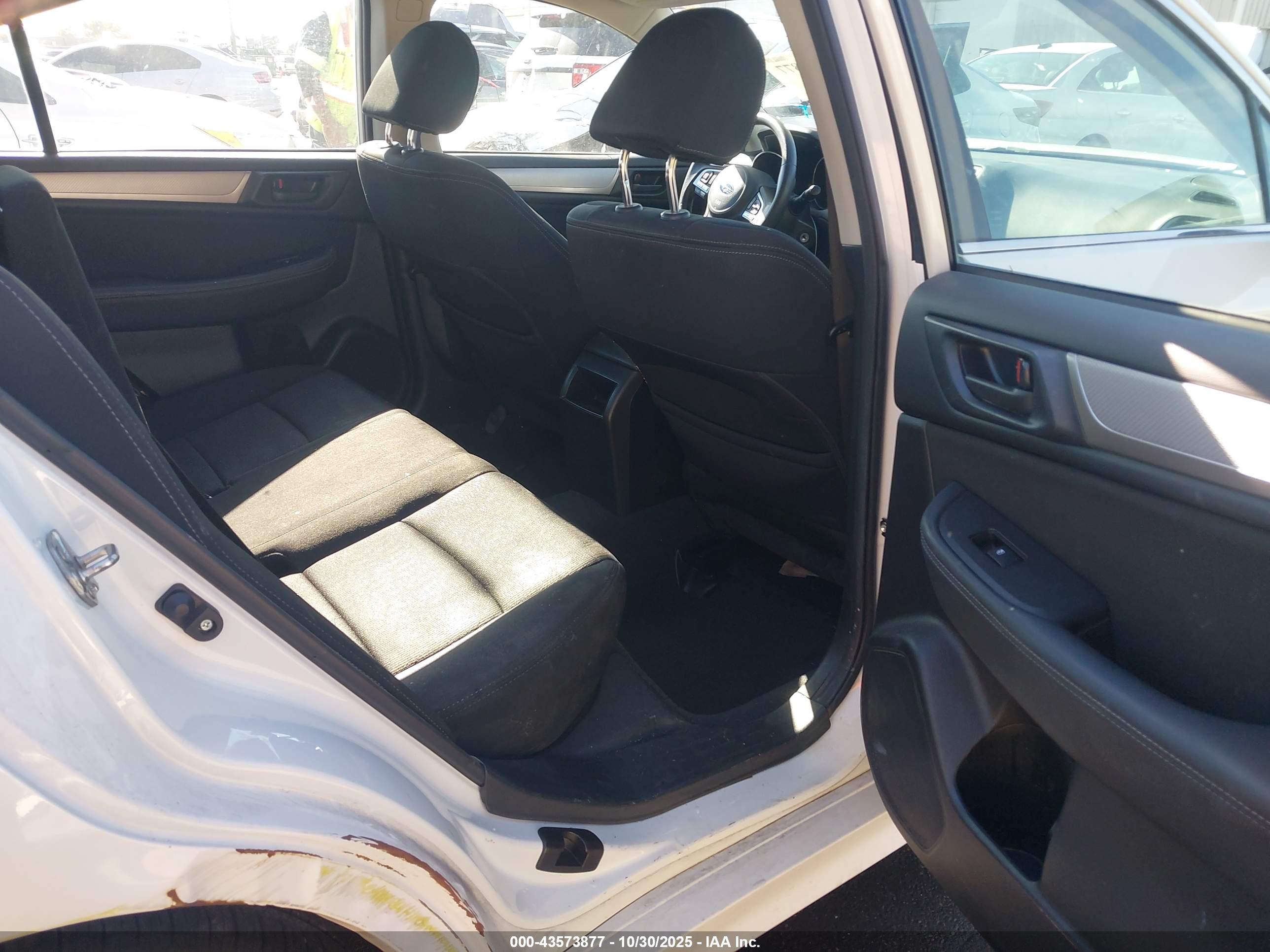 SUBARU LEGACY image 8