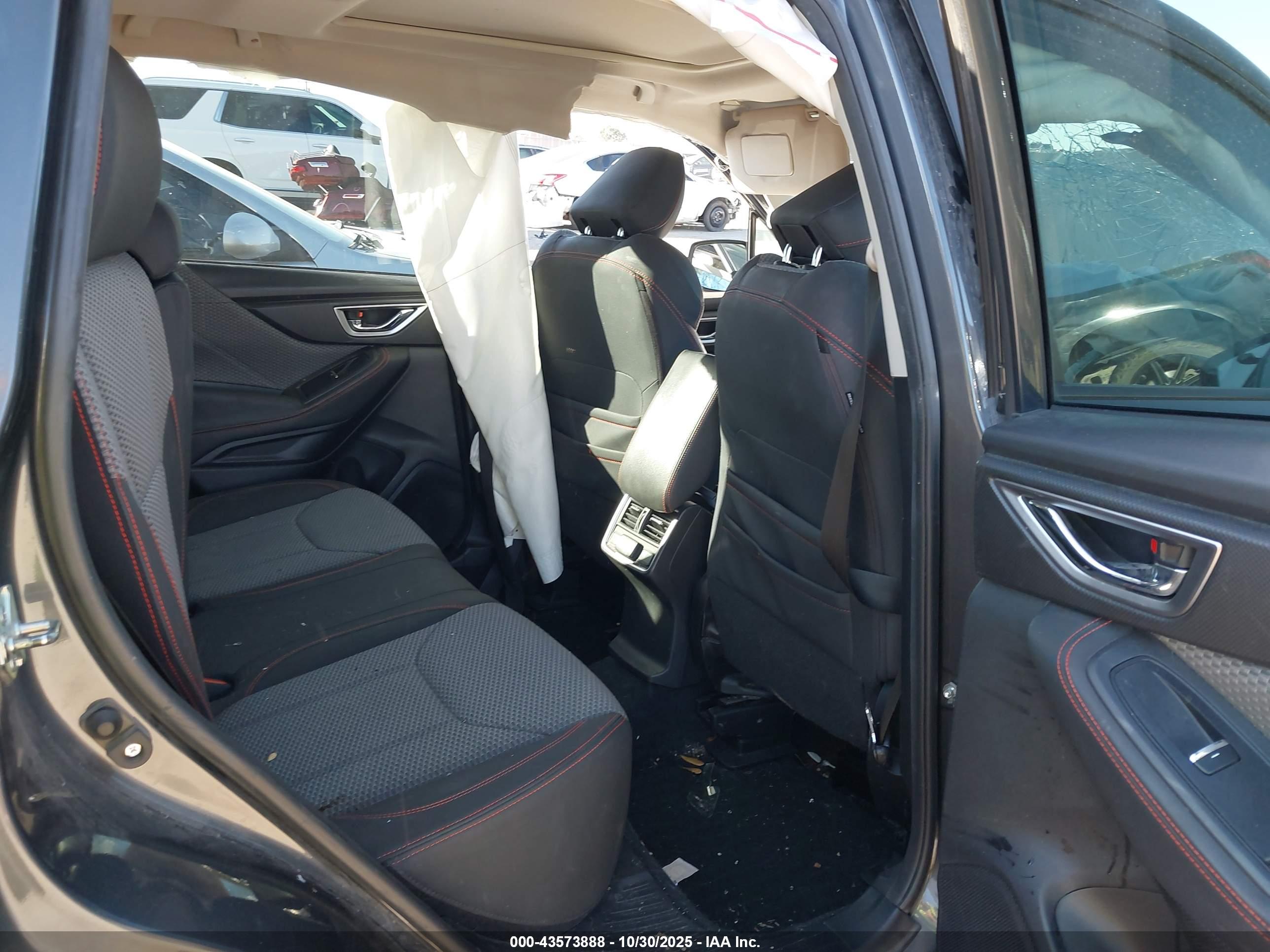 SUBARU FORESTER image 8