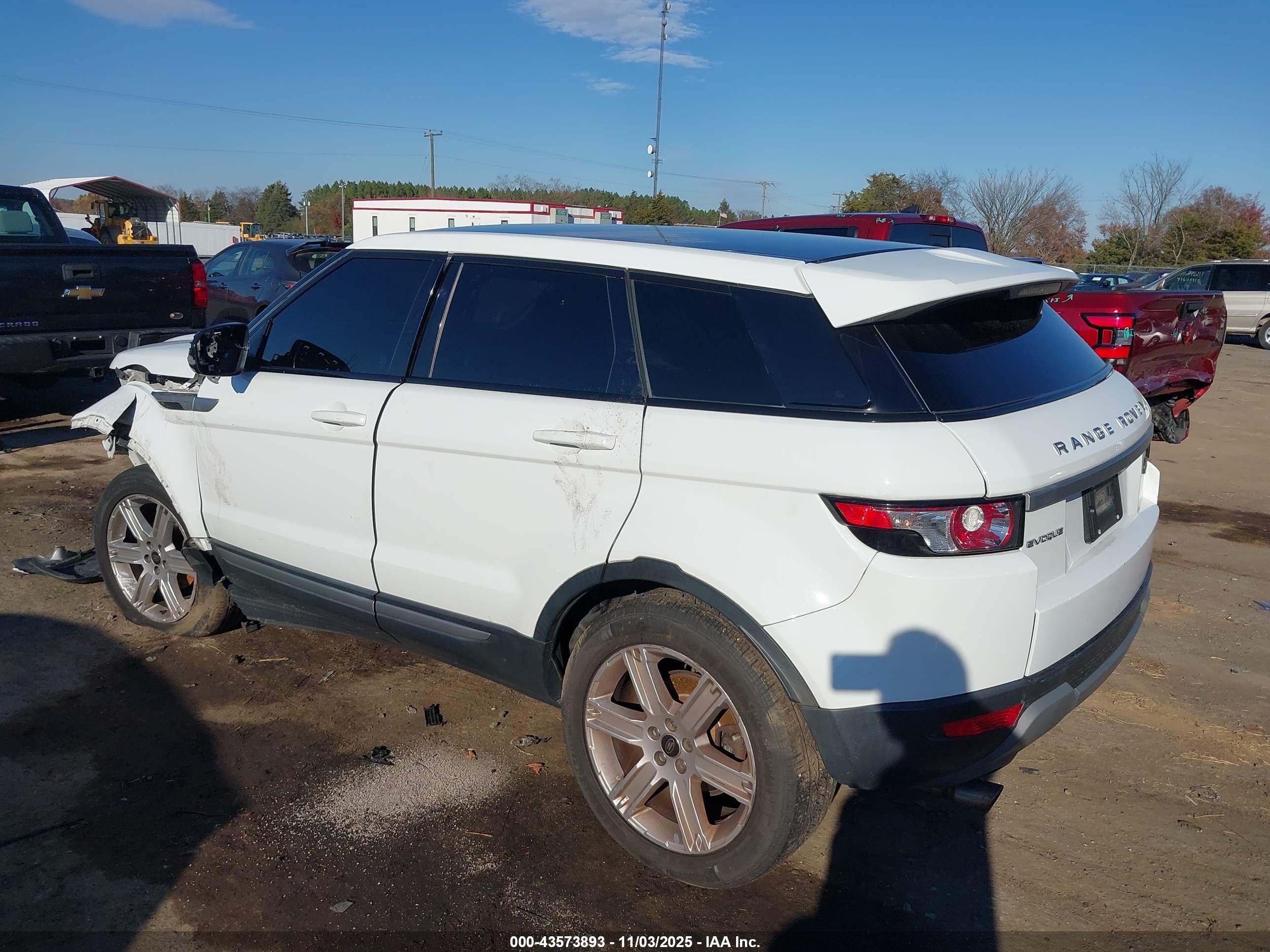 LAND ROVER image 3