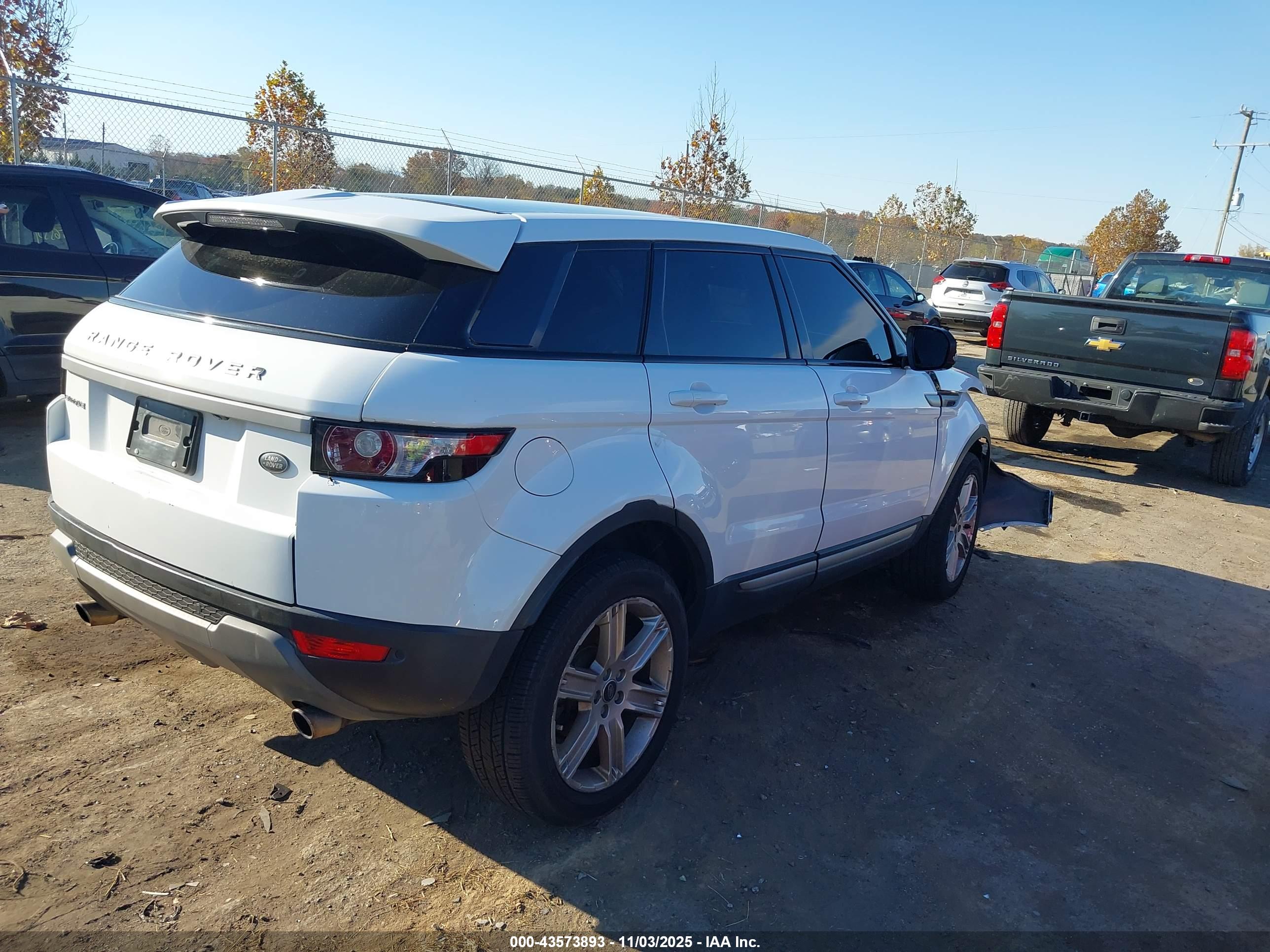 LAND ROVER image 4