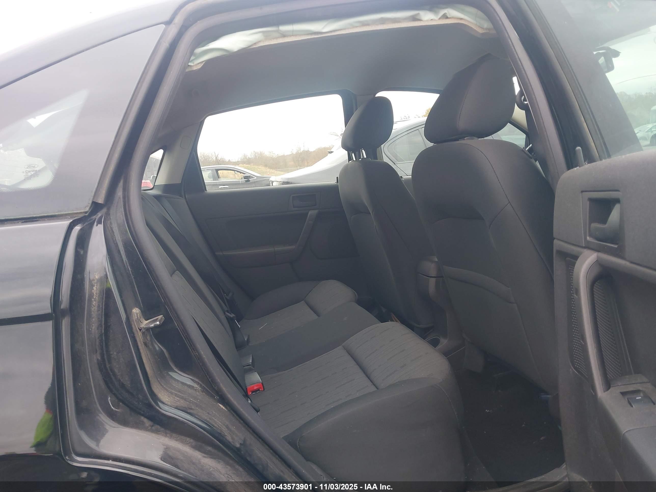 FORD FOCUS image 8