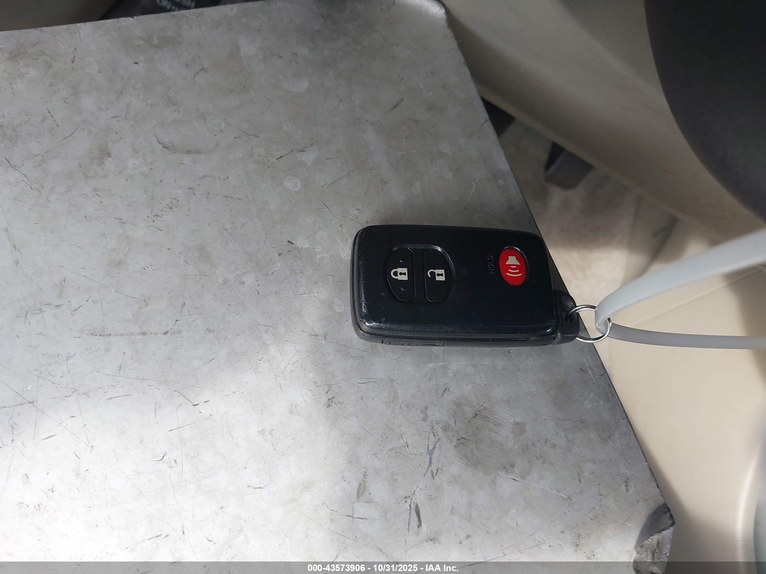 TOYOTA PRIUS image 11
