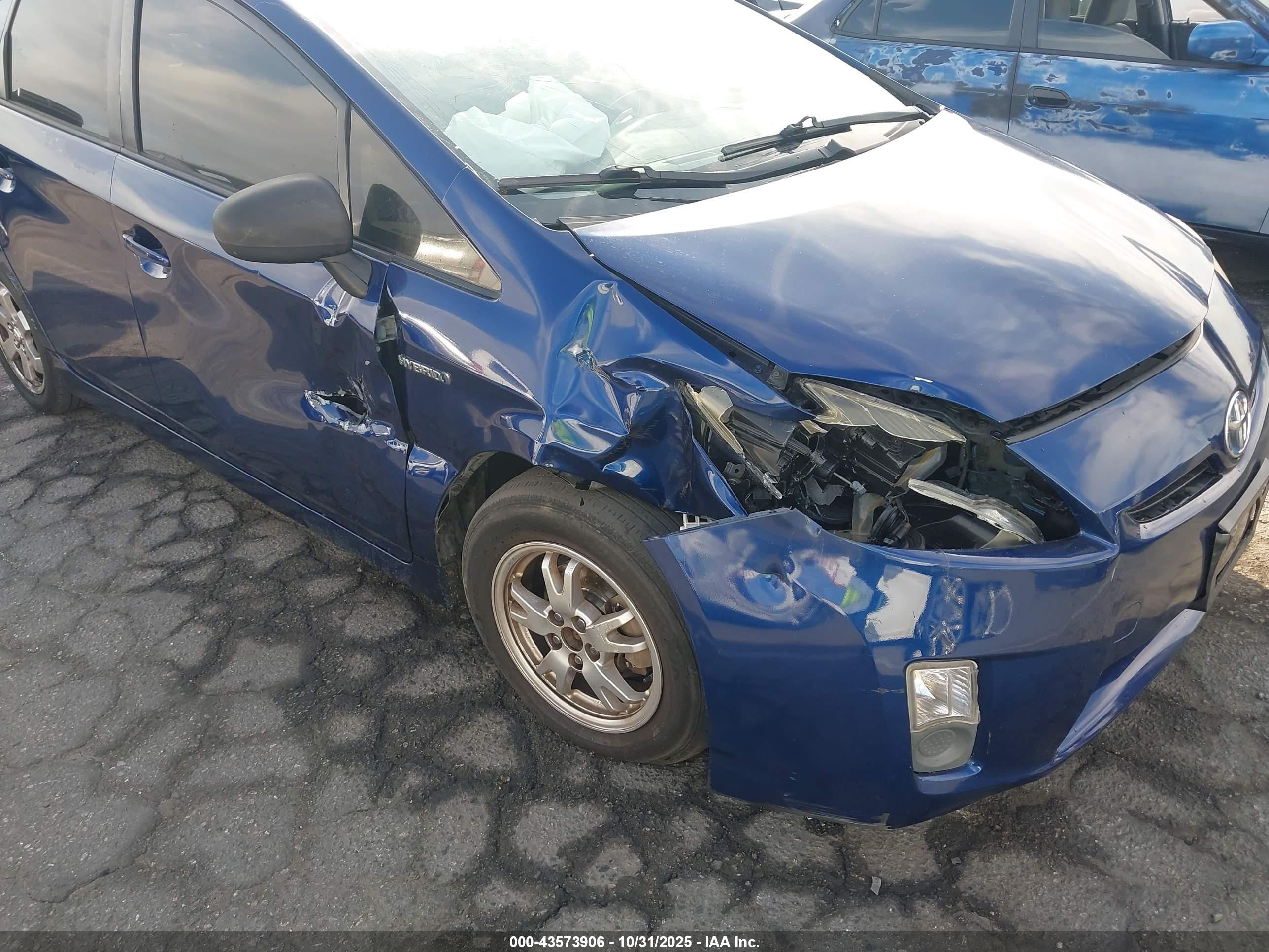 TOYOTA PRIUS image 6