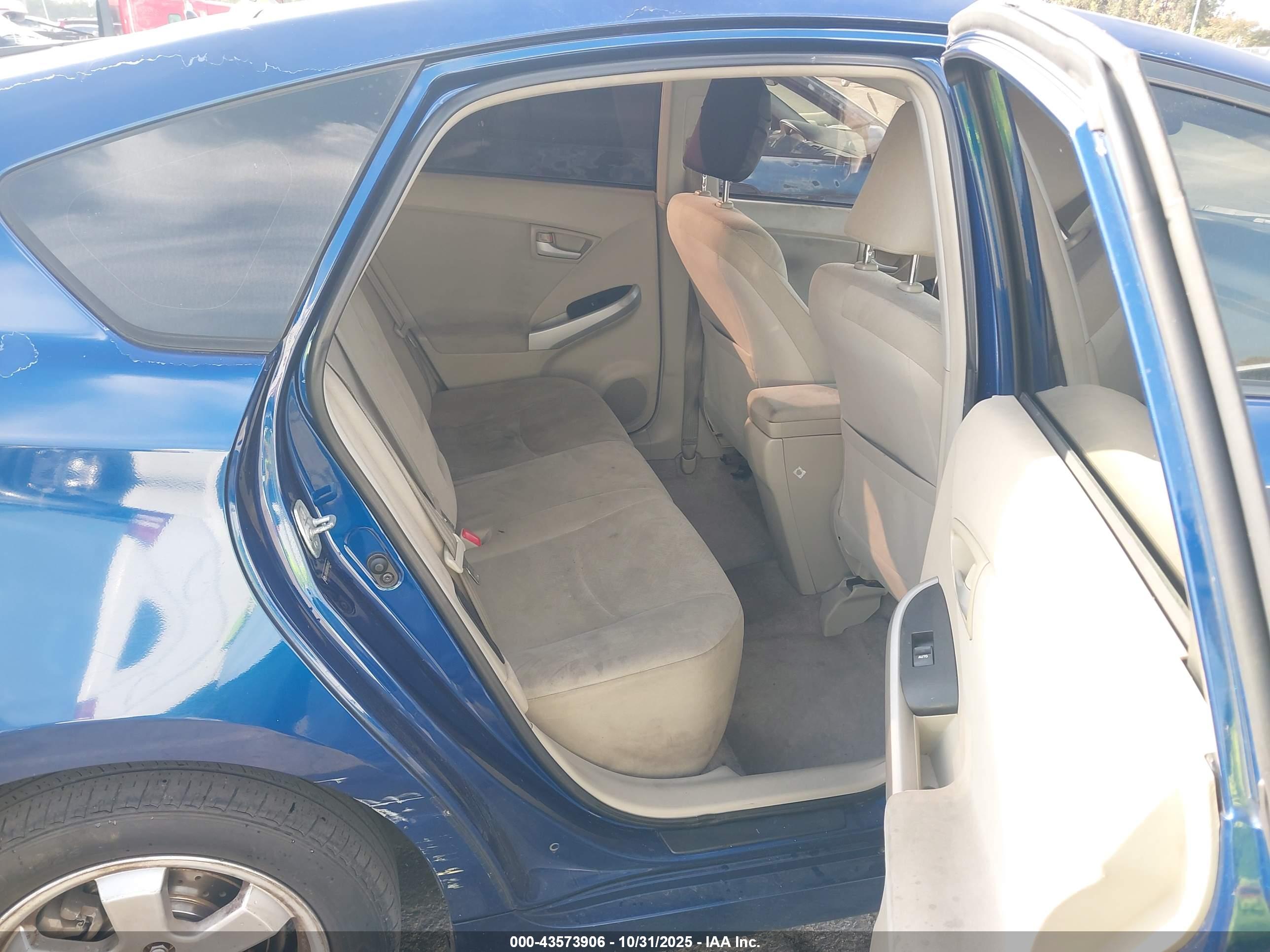 TOYOTA PRIUS image 8