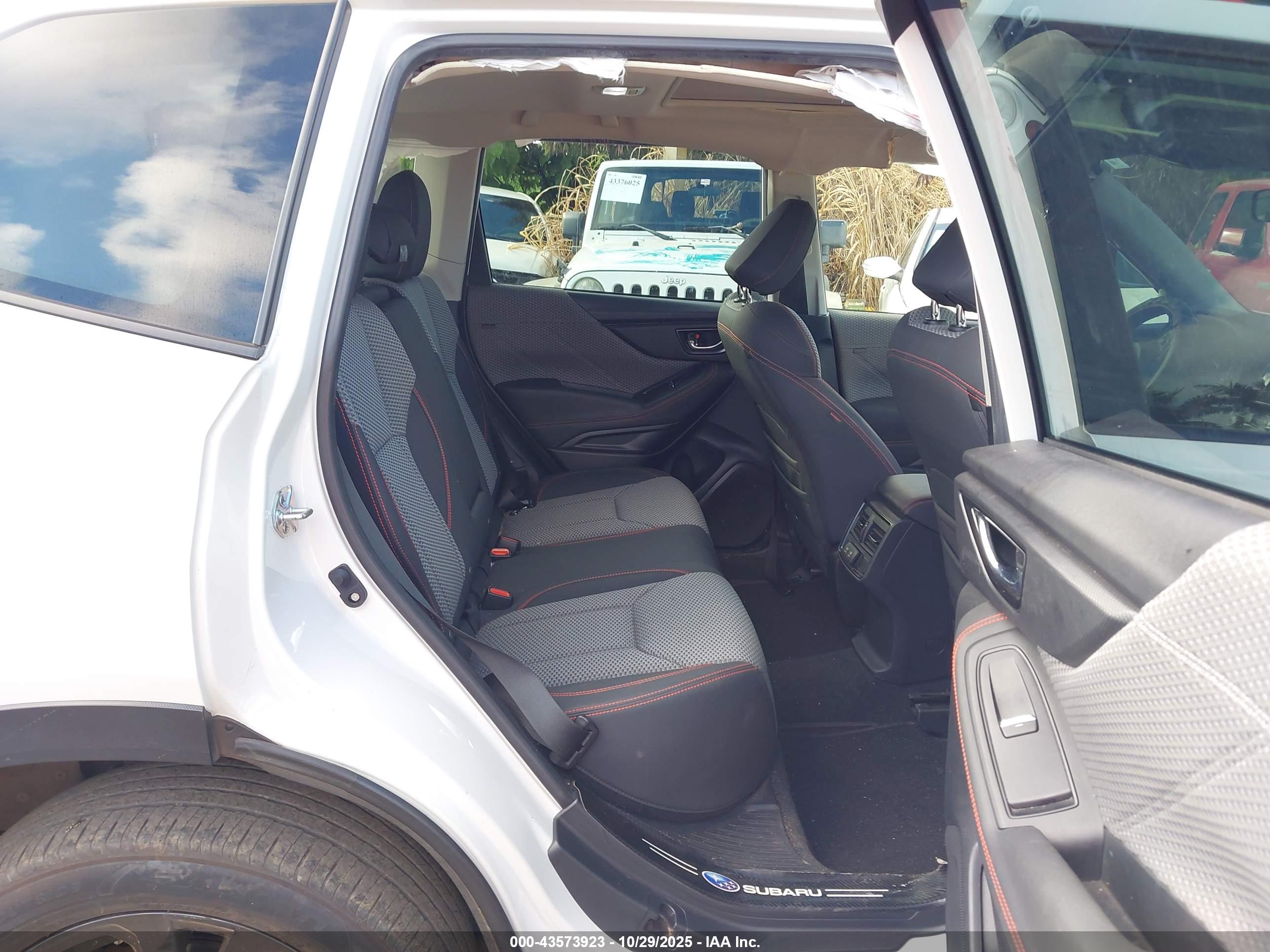 SUBARU FORESTER image 8