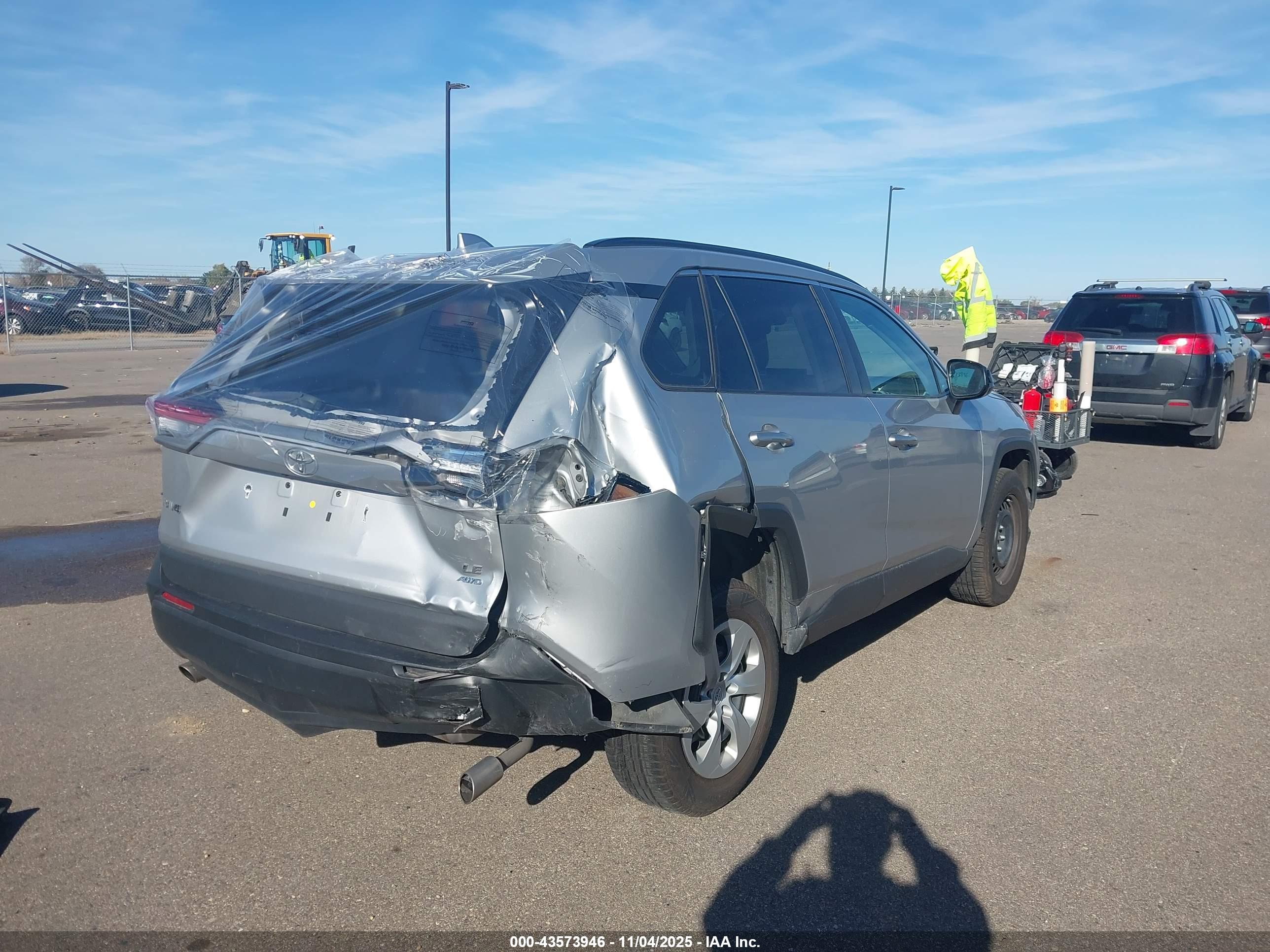 TOYOTA RAV4 image 4