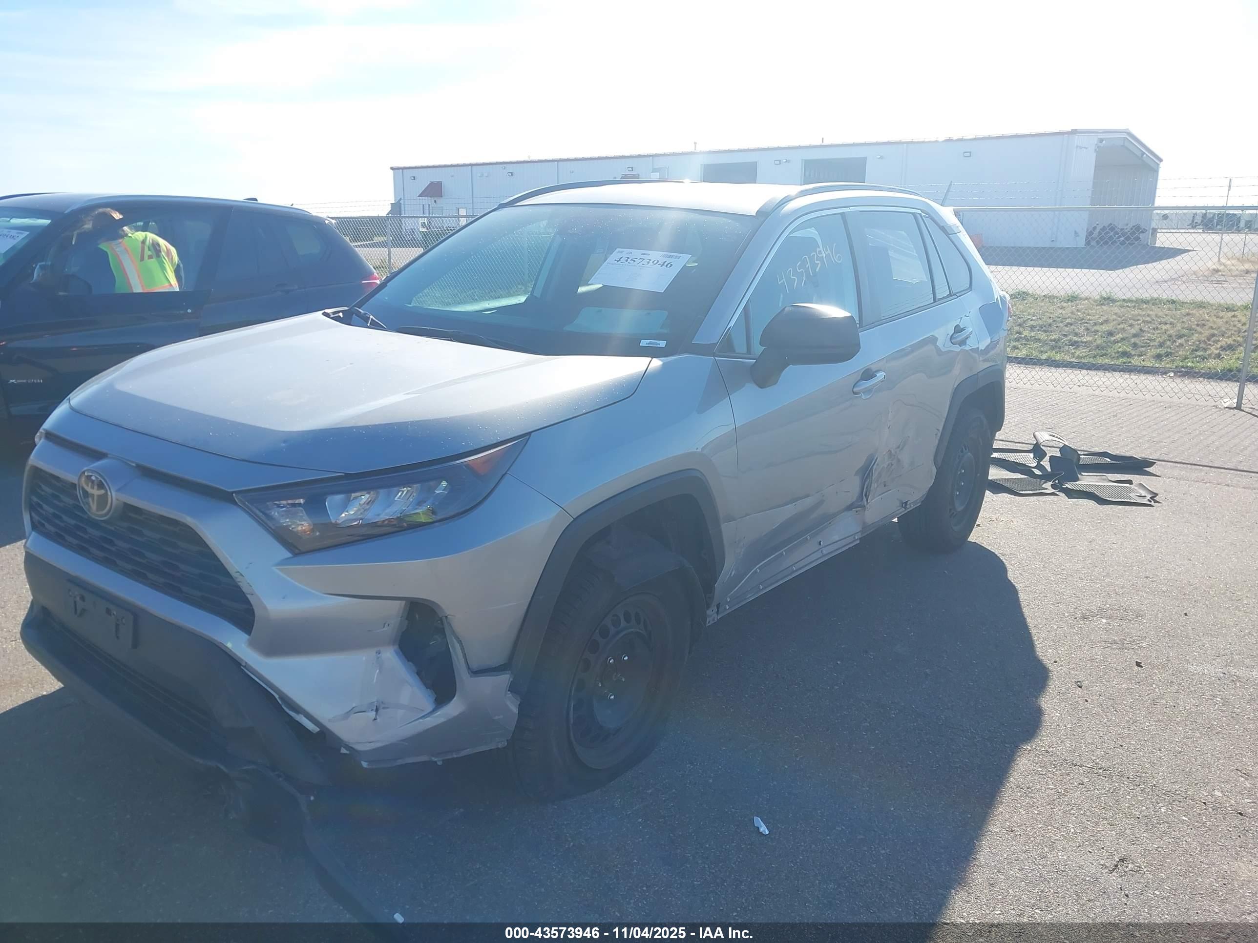 TOYOTA RAV4 image 6