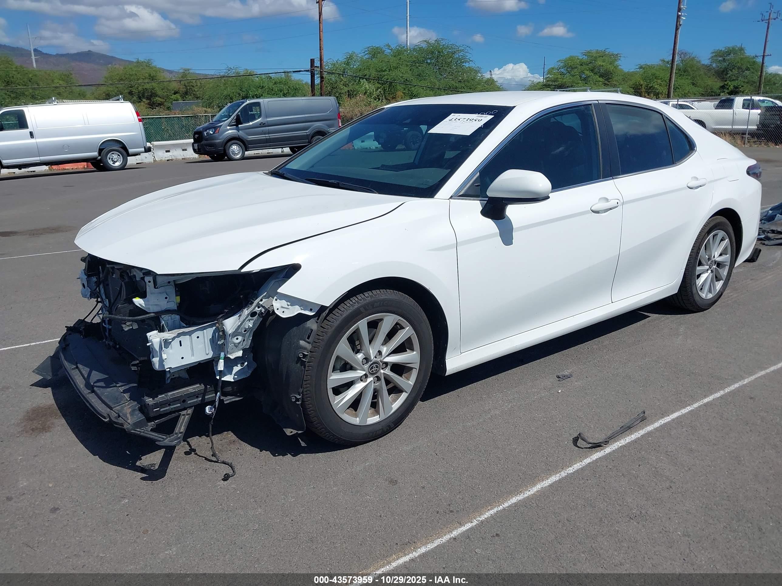 TOYOTA CAMRY image 2