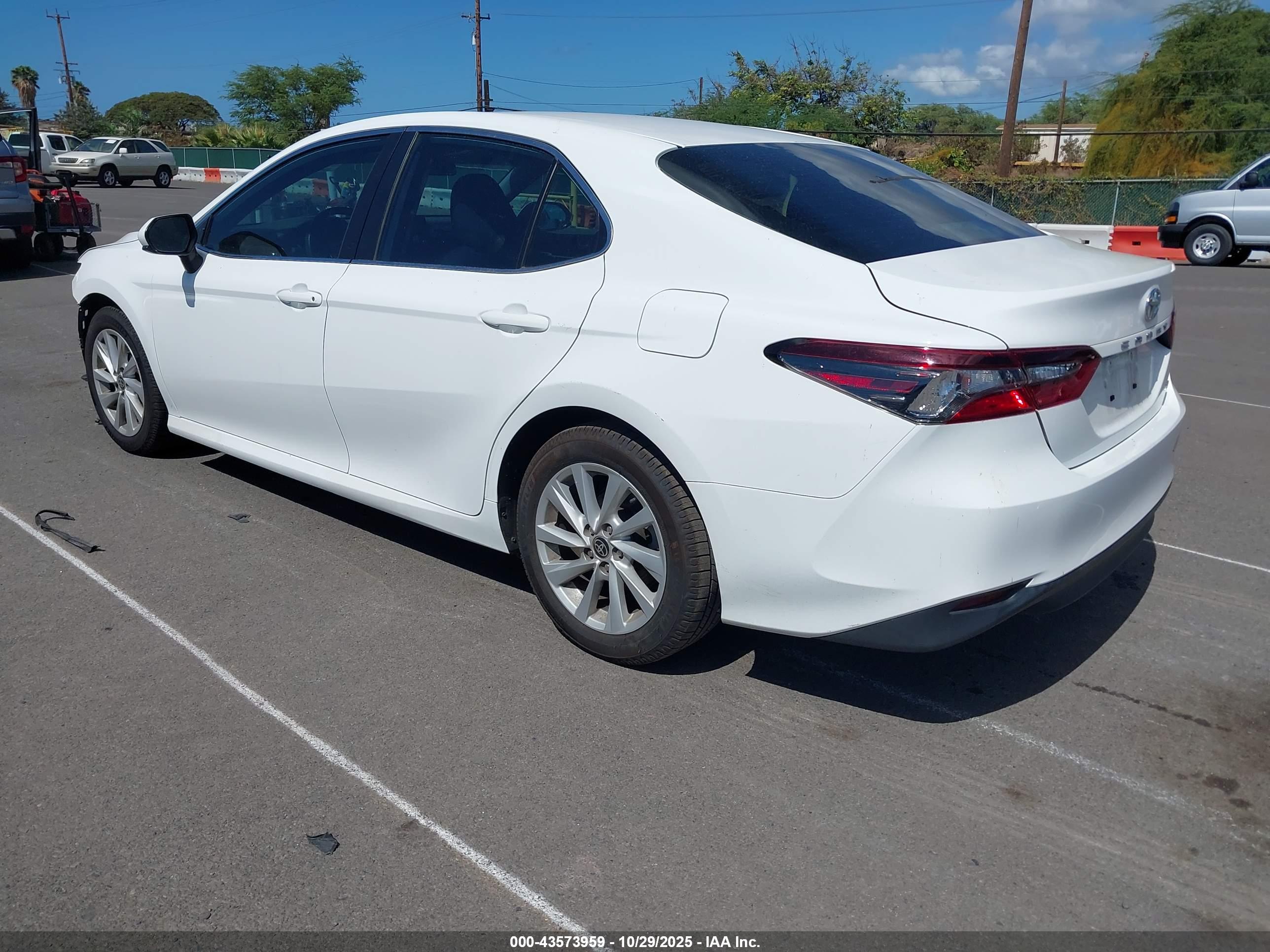 TOYOTA CAMRY image 3