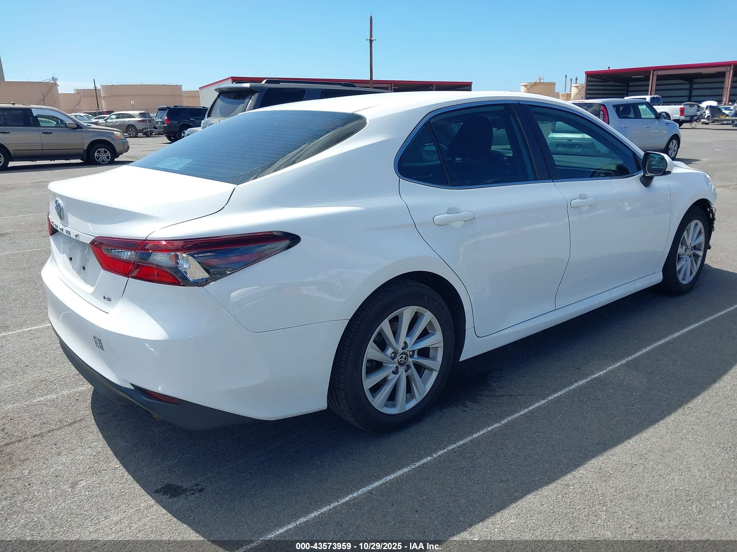 TOYOTA CAMRY image 4