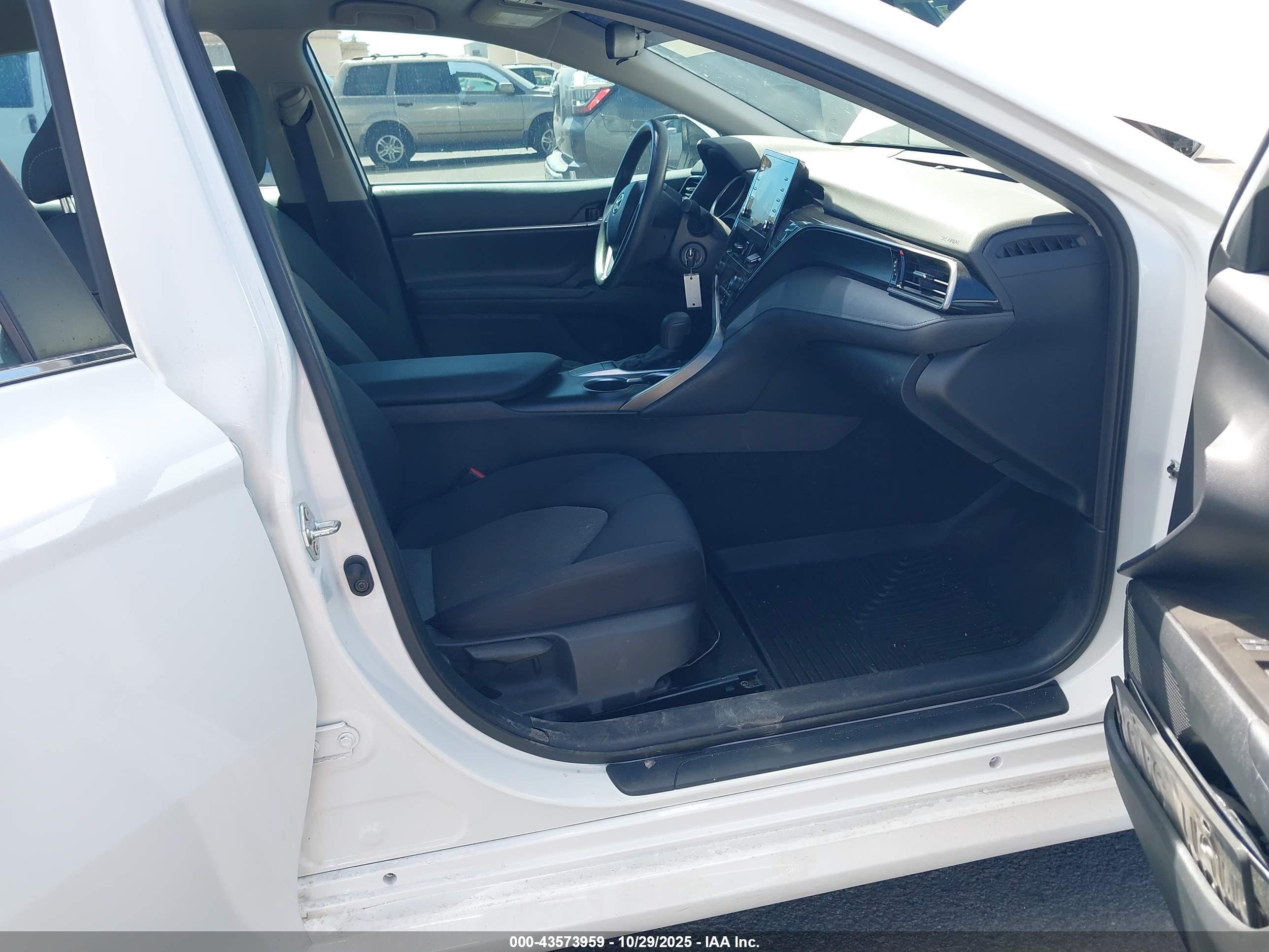 TOYOTA CAMRY image 5