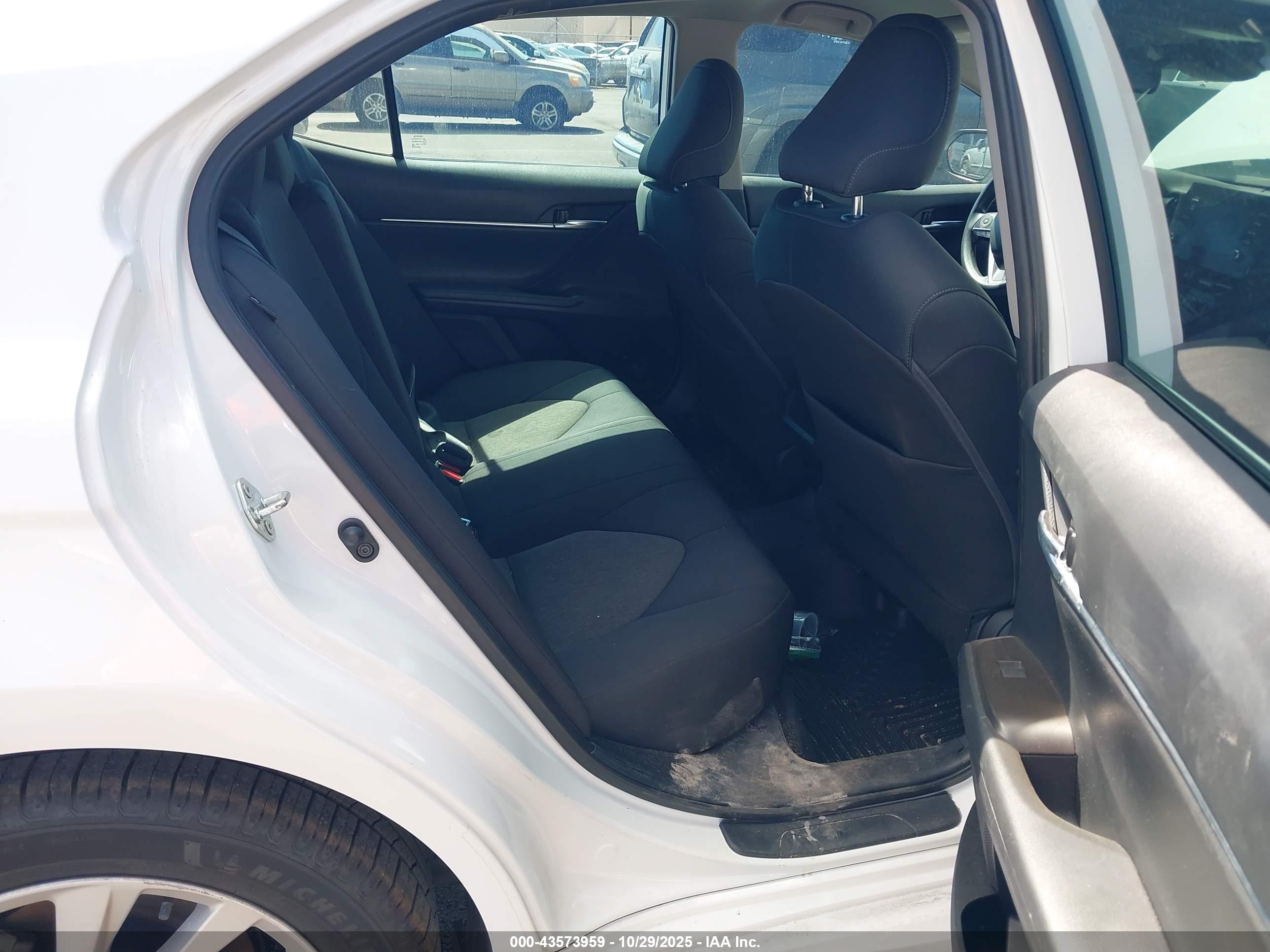 TOYOTA CAMRY image 8