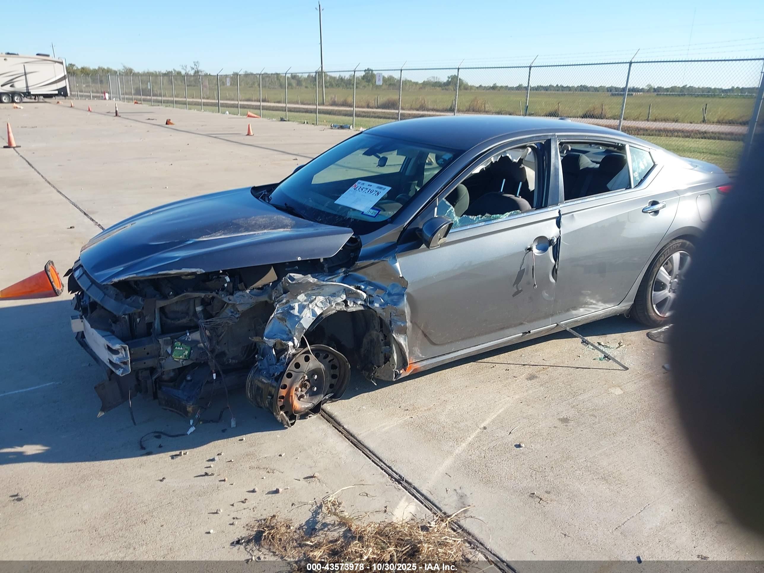 NISSAN ALTIMA image 2