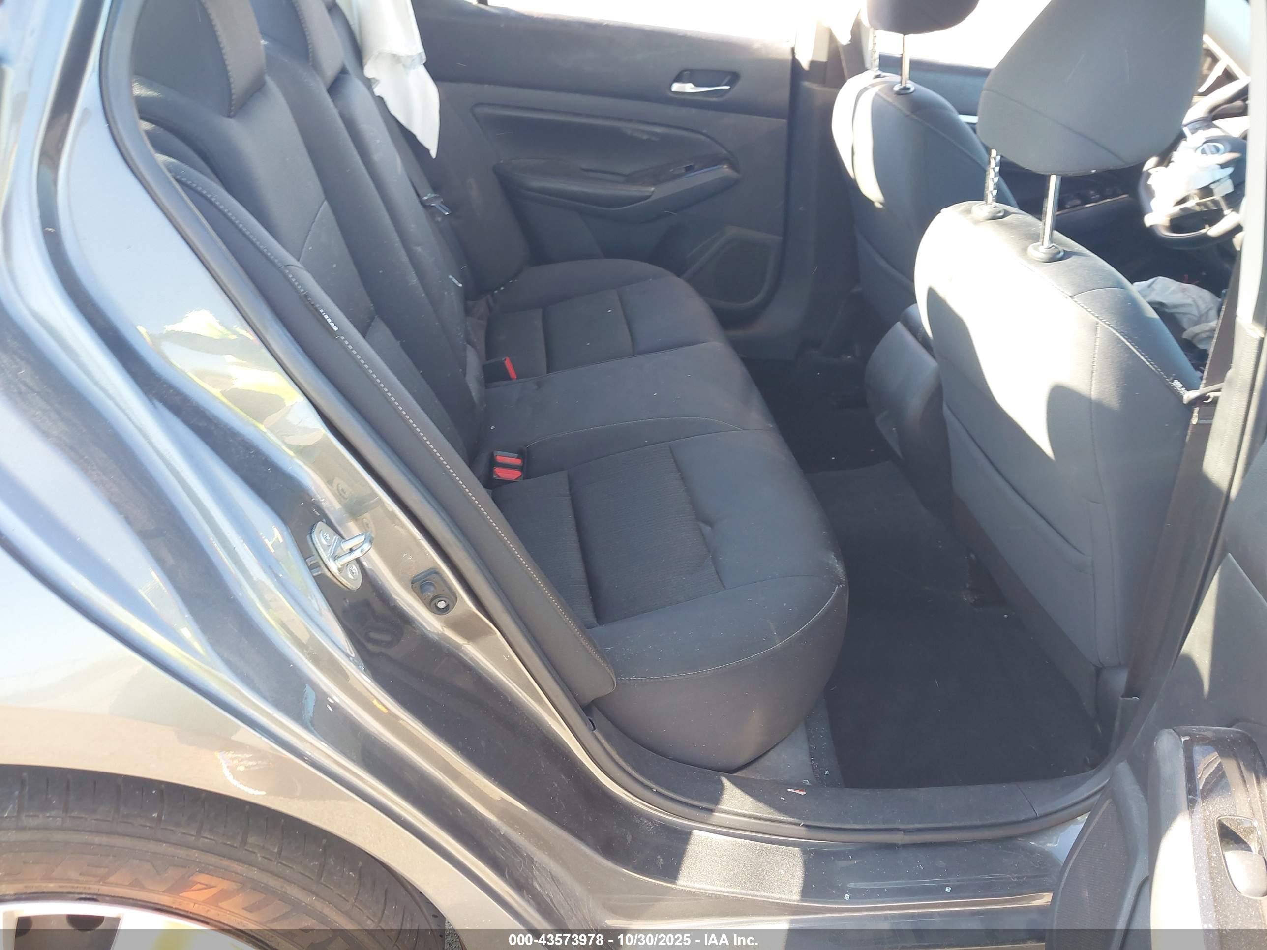 NISSAN ALTIMA image 8
