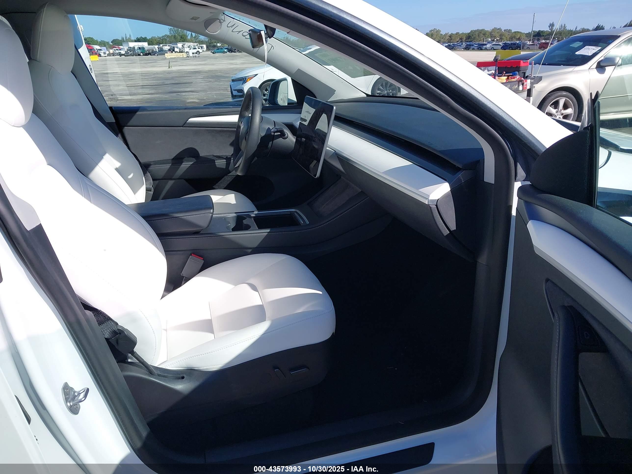 TESLA MODEL image 5