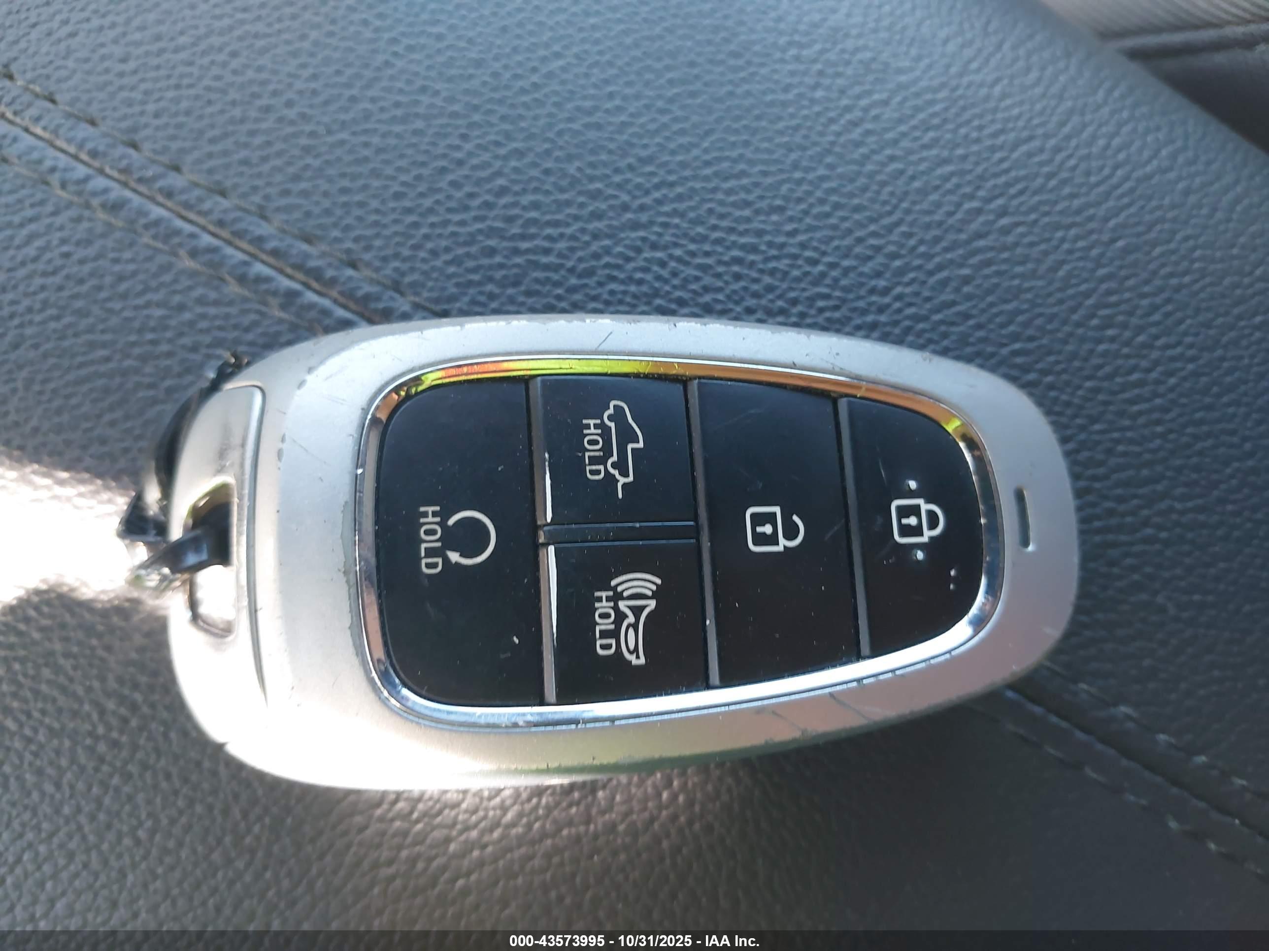 HYUNDAI SANTA image 11