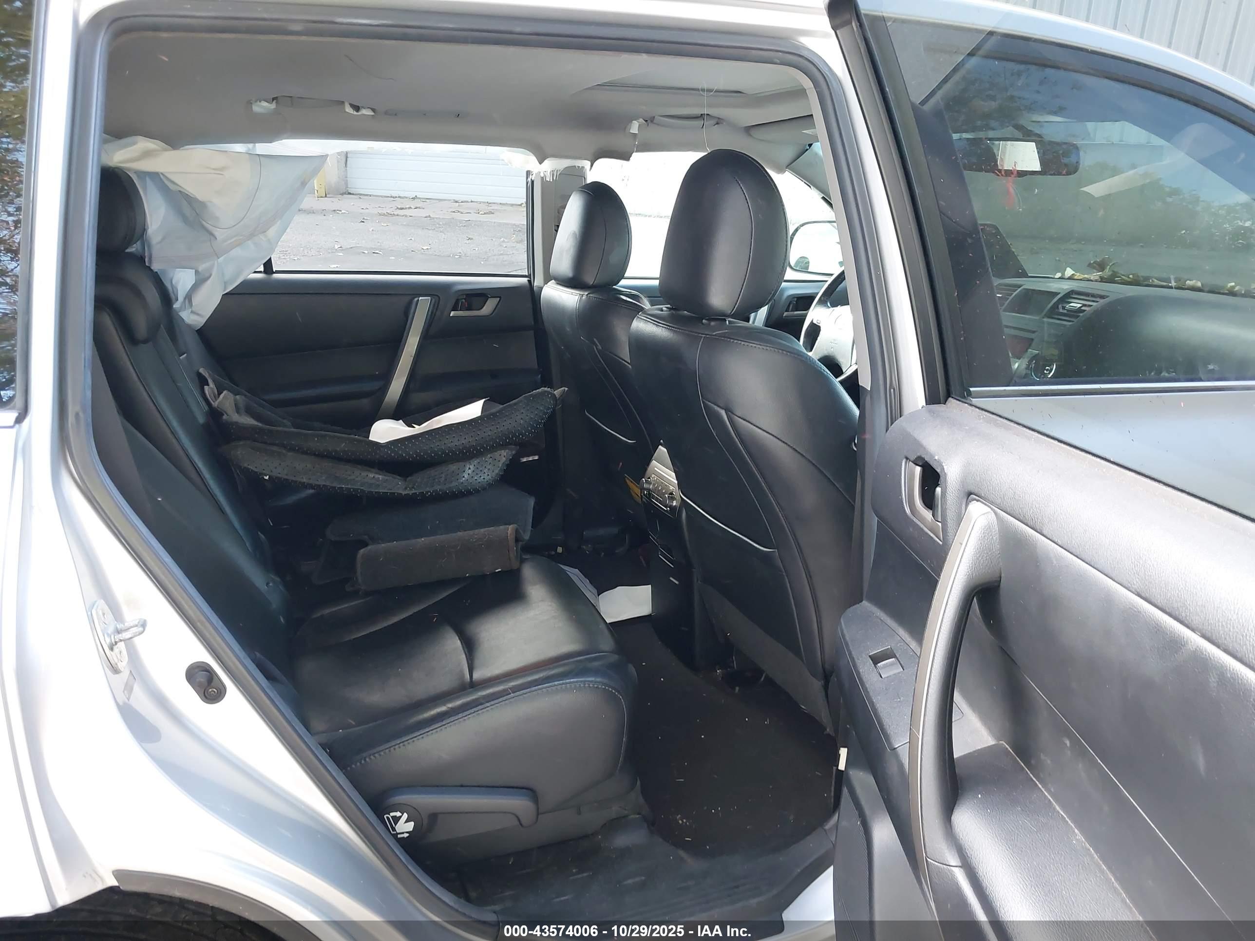 TOYOTA HIGHLANDER image 8