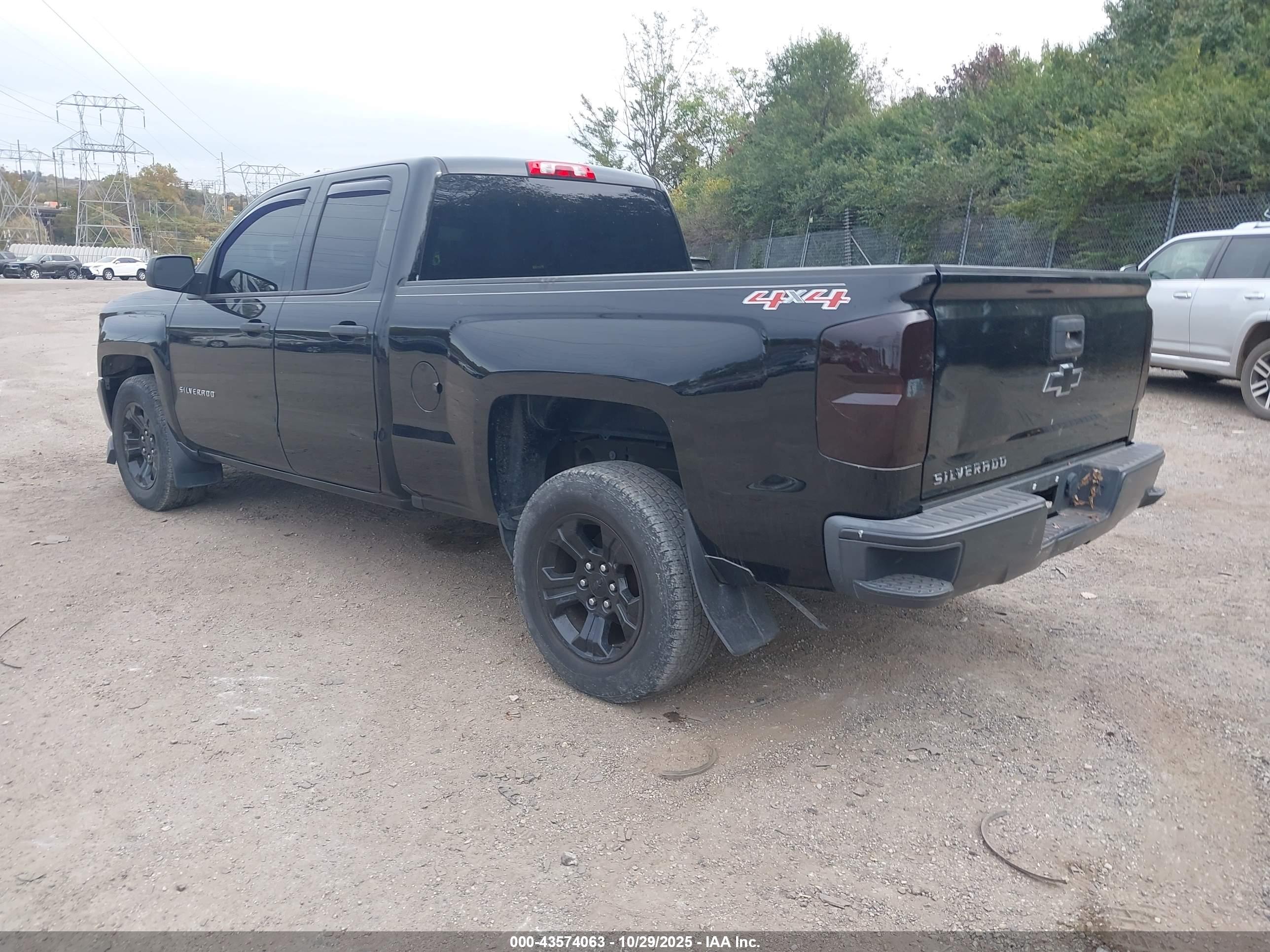 CHEVROLET SILVERADO image 3