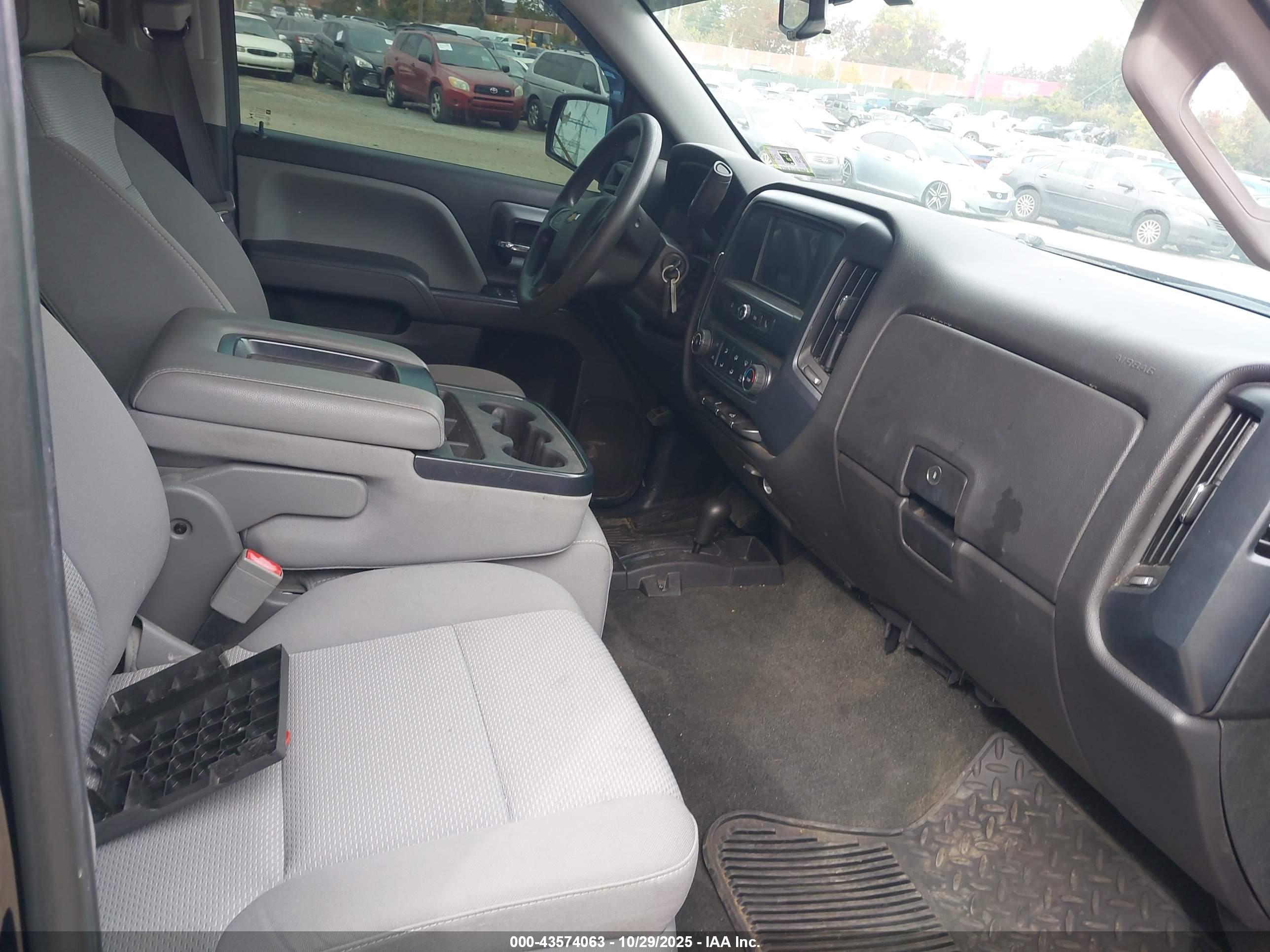 CHEVROLET SILVERADO image 5