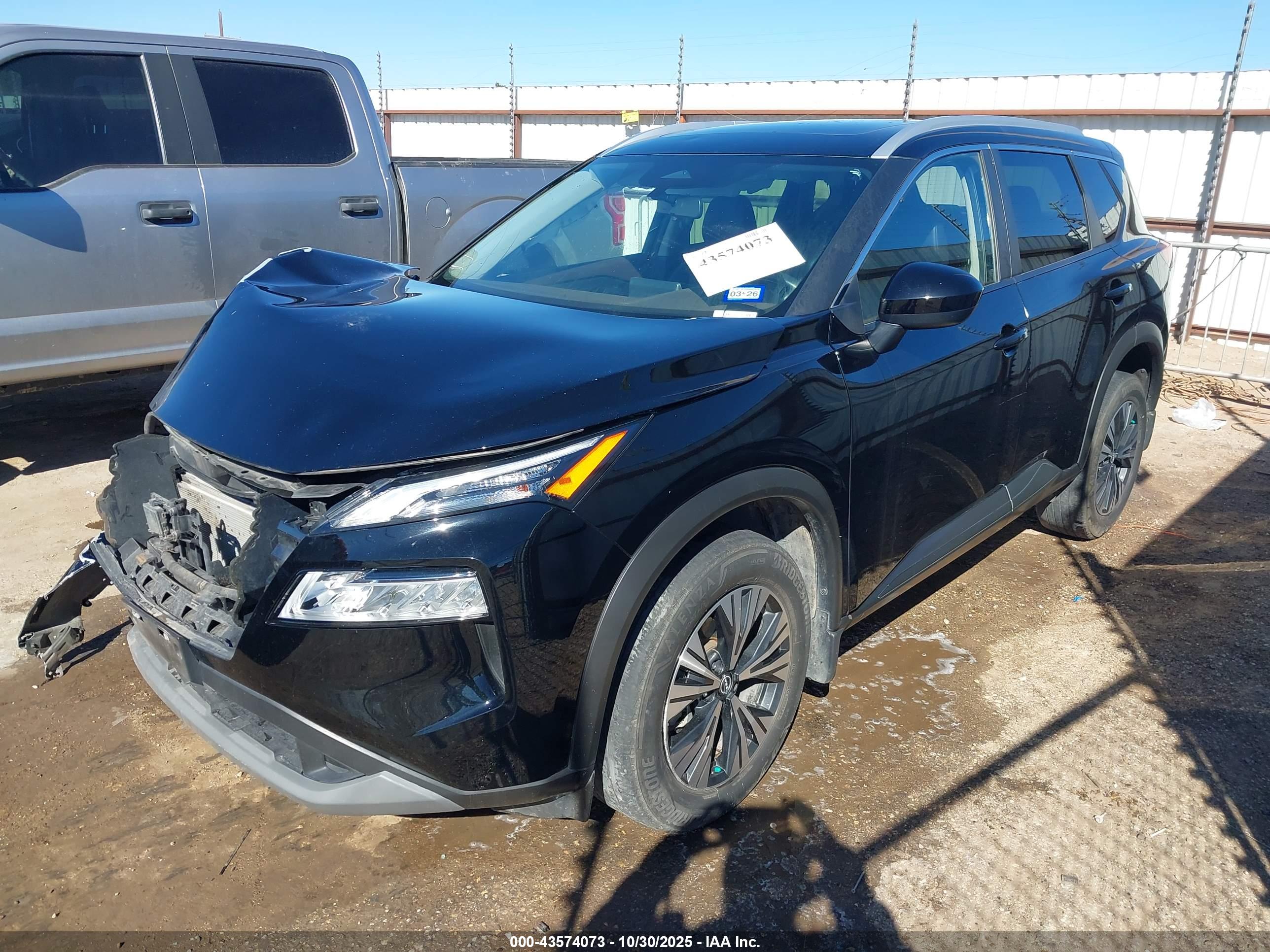 NISSAN ROGUE image 2