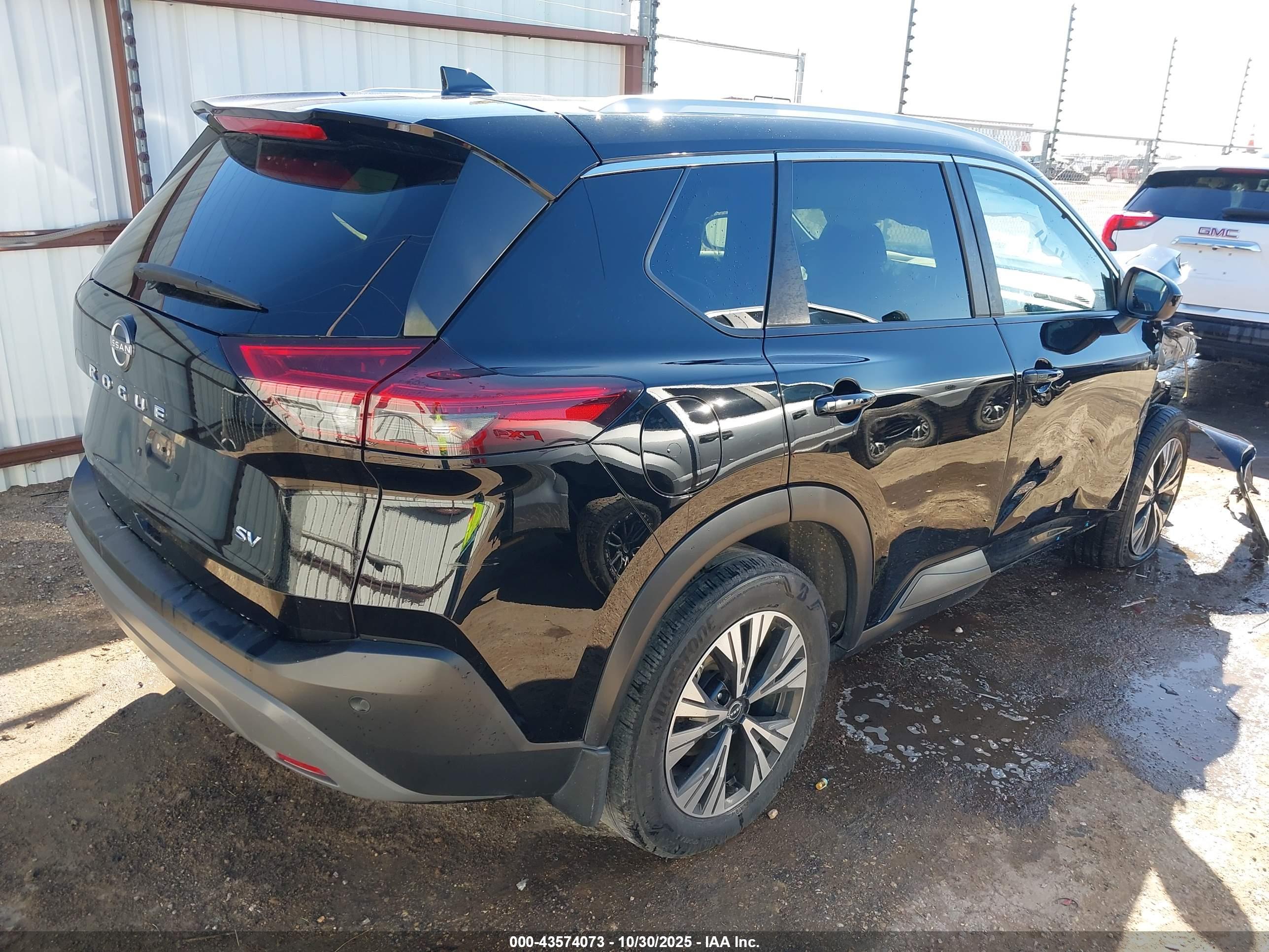 NISSAN ROGUE image 4